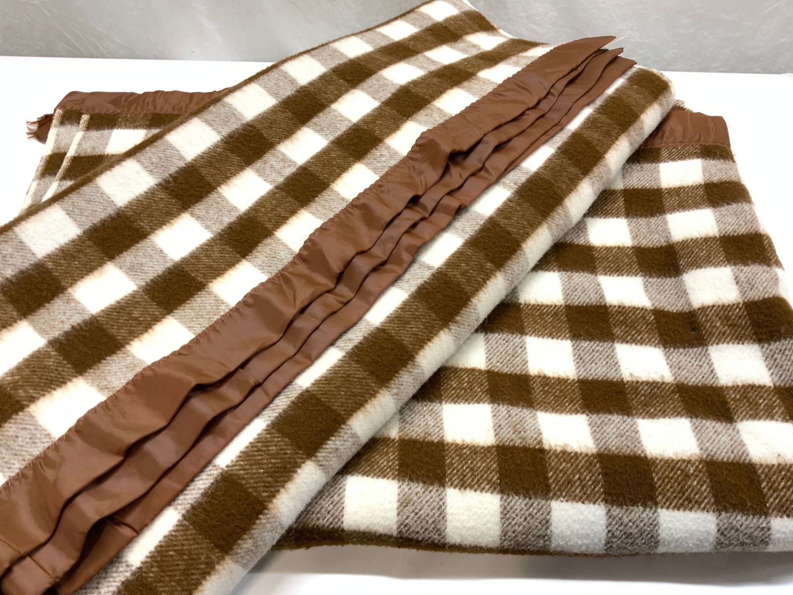 Vintage JP Stevens-Utica &Co Pair Twin Sz Blankets (1 of 7)