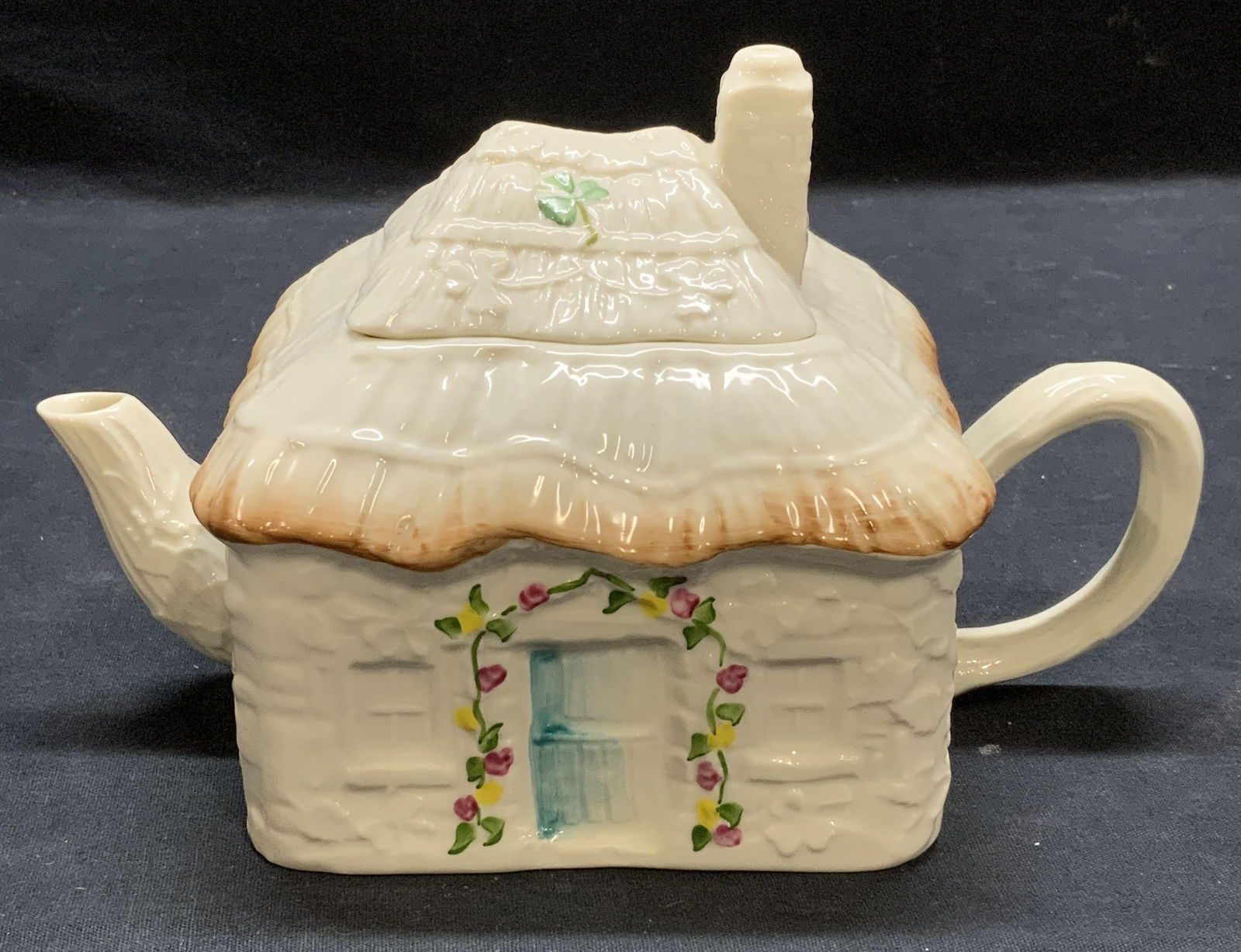 BELLEEK Porcelain Cottage Teapot, Ireland (1 of 7)