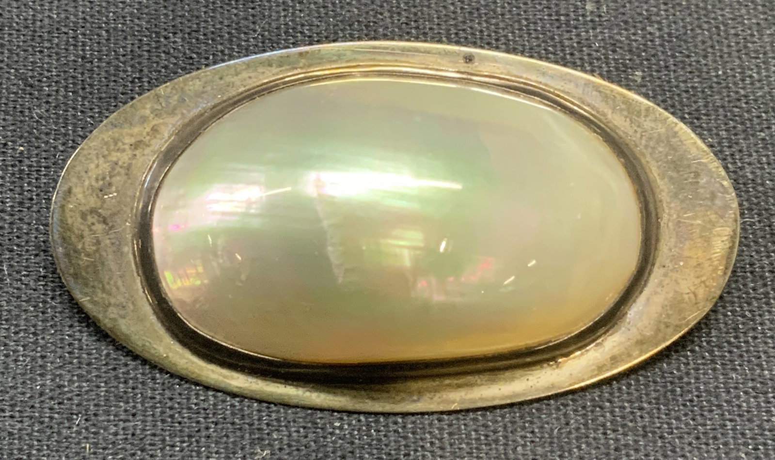 Vtg Lester Kirk Sterling Silver Pearl Brooch: Vintage Lester Kirk sterling silver brooch with pearl decoration. Signed to underside. Marked sterling. Hinge pin to underside. Measures approx. 1 x 2 inches. Total weight 9.6 grams. Some surface wear