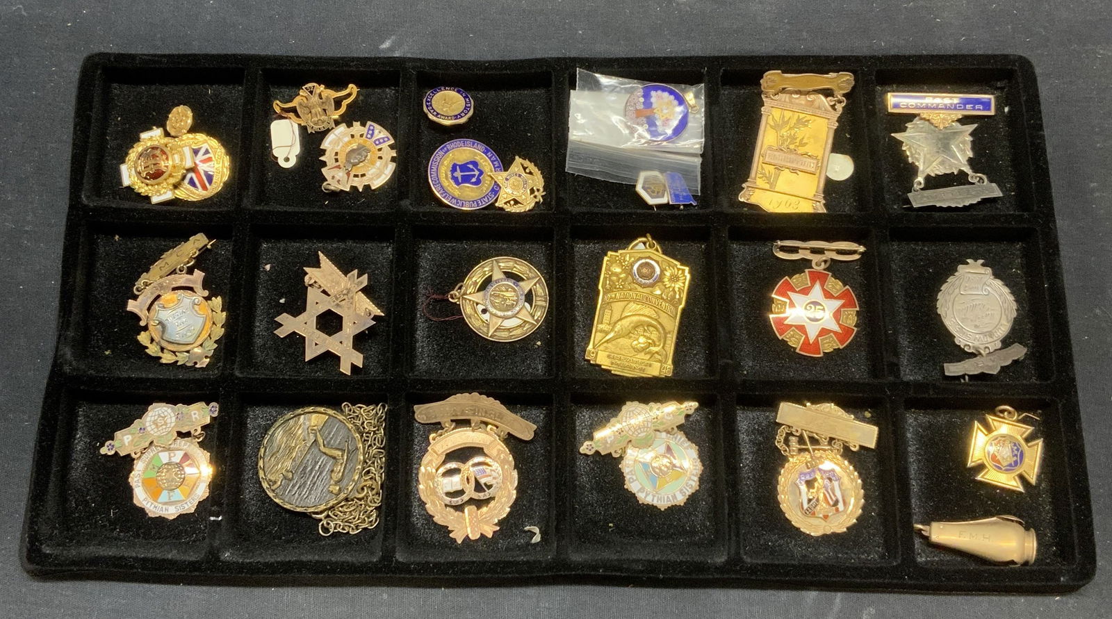 Group Lot 18+ Vintage Sample Military Medals (1 of 9)