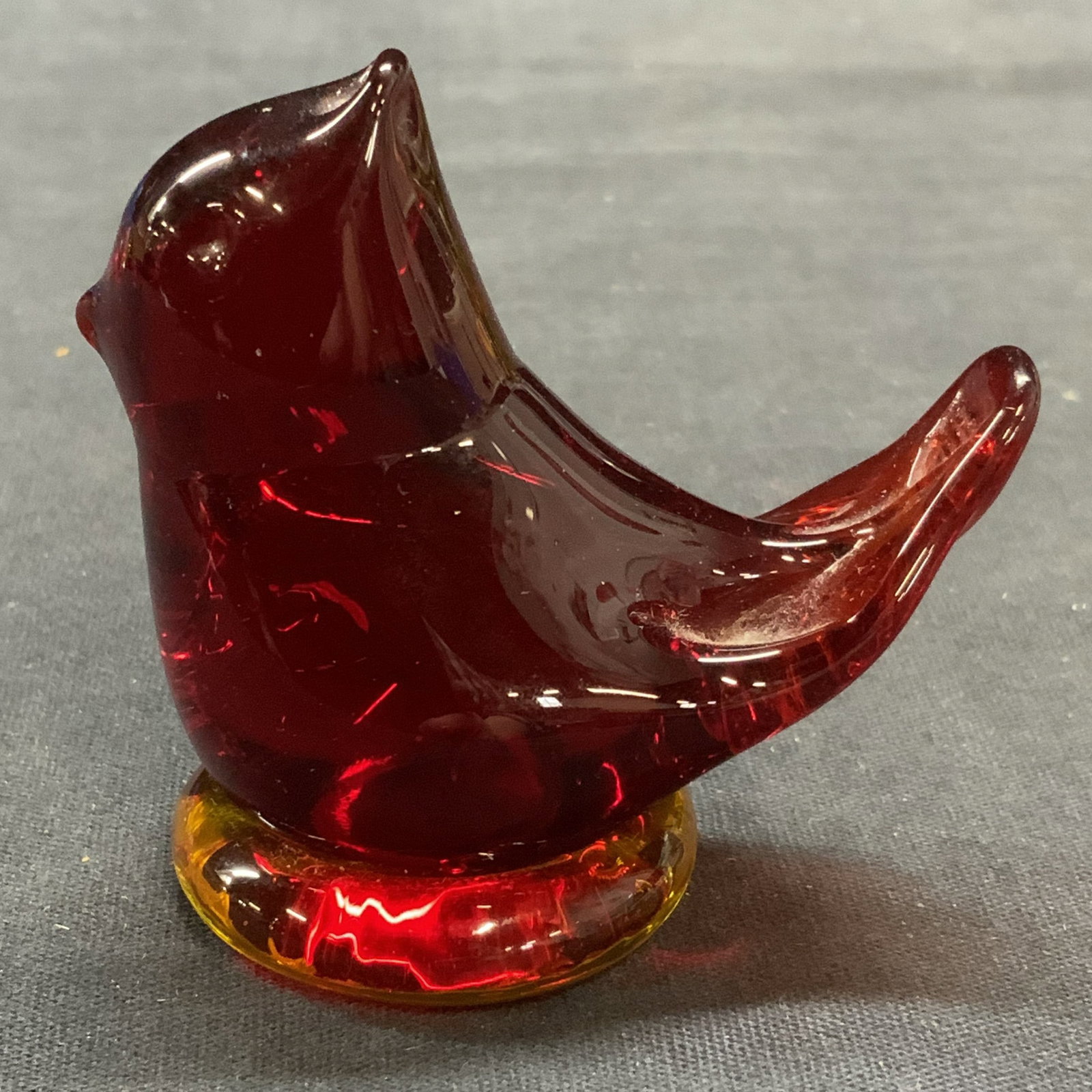 Vintage W Ward Red Art Glass Bird Figural 1989: Vintage W Ward hand blown red art glass bird figurine. Signed to underside, dated 1989. Measures approx. 2.5 x 1.25 x 2.5 inches. Some surface wear including scratching observed. Bird, bird figurine, 
