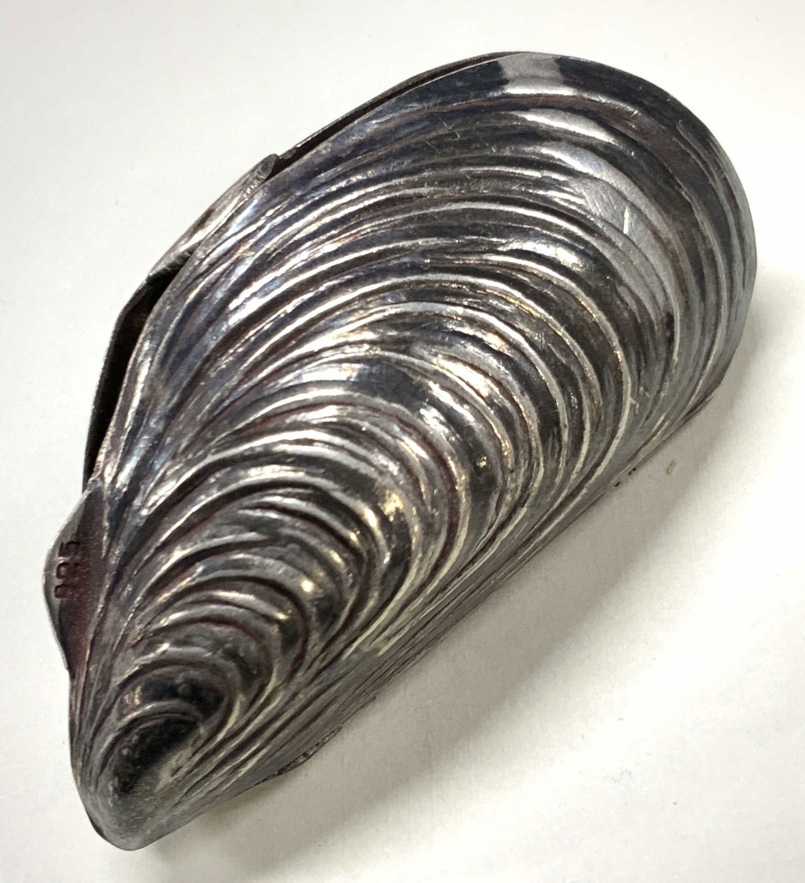 Sterling Silver Vtg Muscle Shell Pill Box (1 of 7)