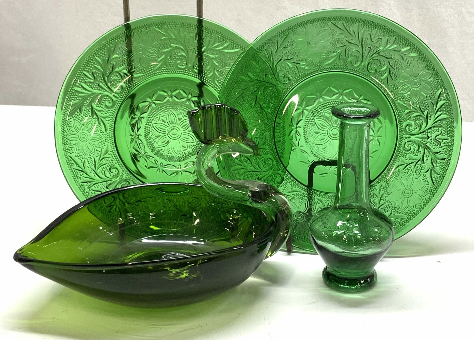 Lot 4 Green Glassware, Depression Glass Plates (1 of 7)