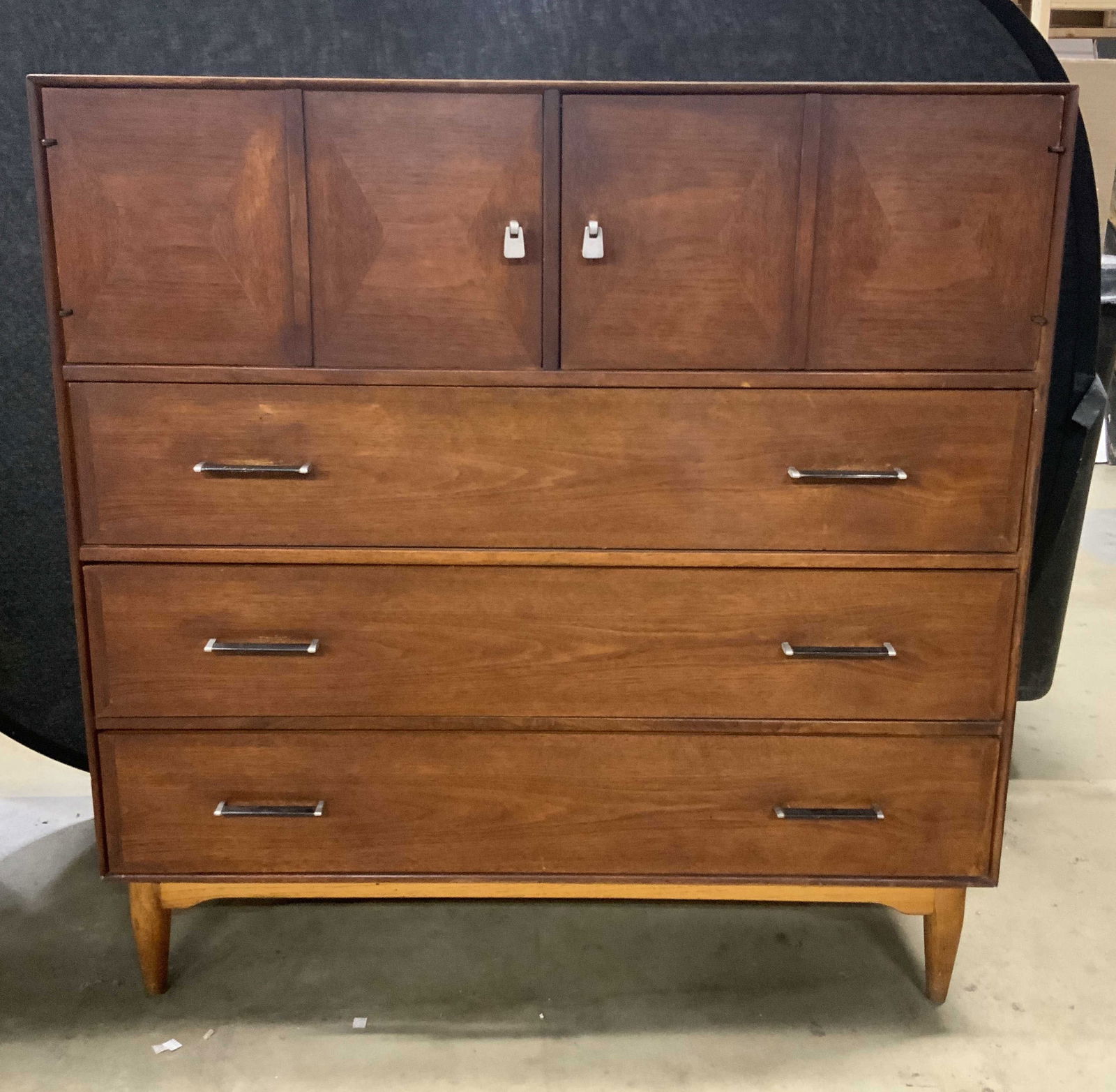 RAMSEUR FURN CO. Vintage MCM Walnut Dresser USA (1 of 13)