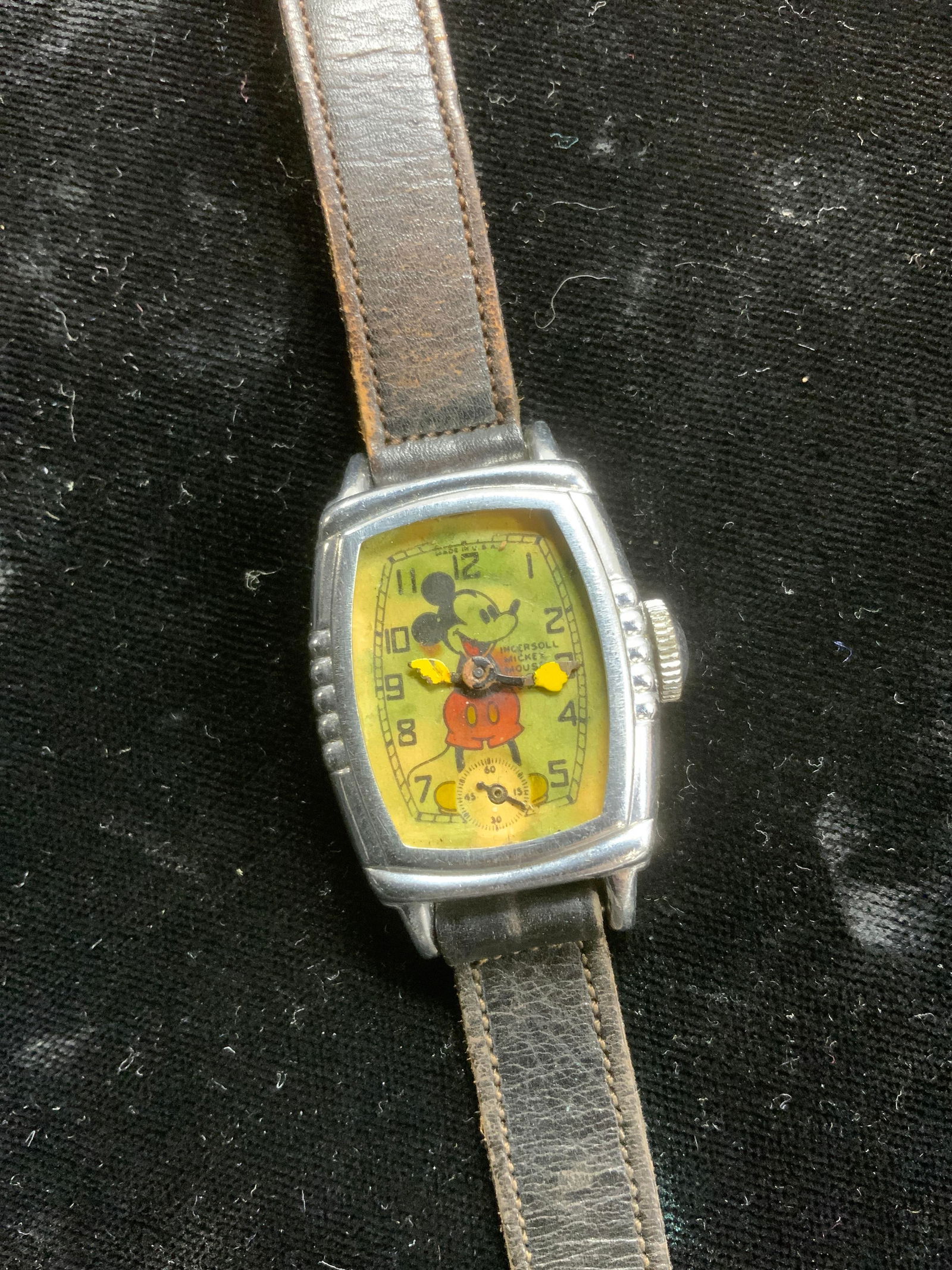 Vintage Mickey Mouse Watch (1 of 7)