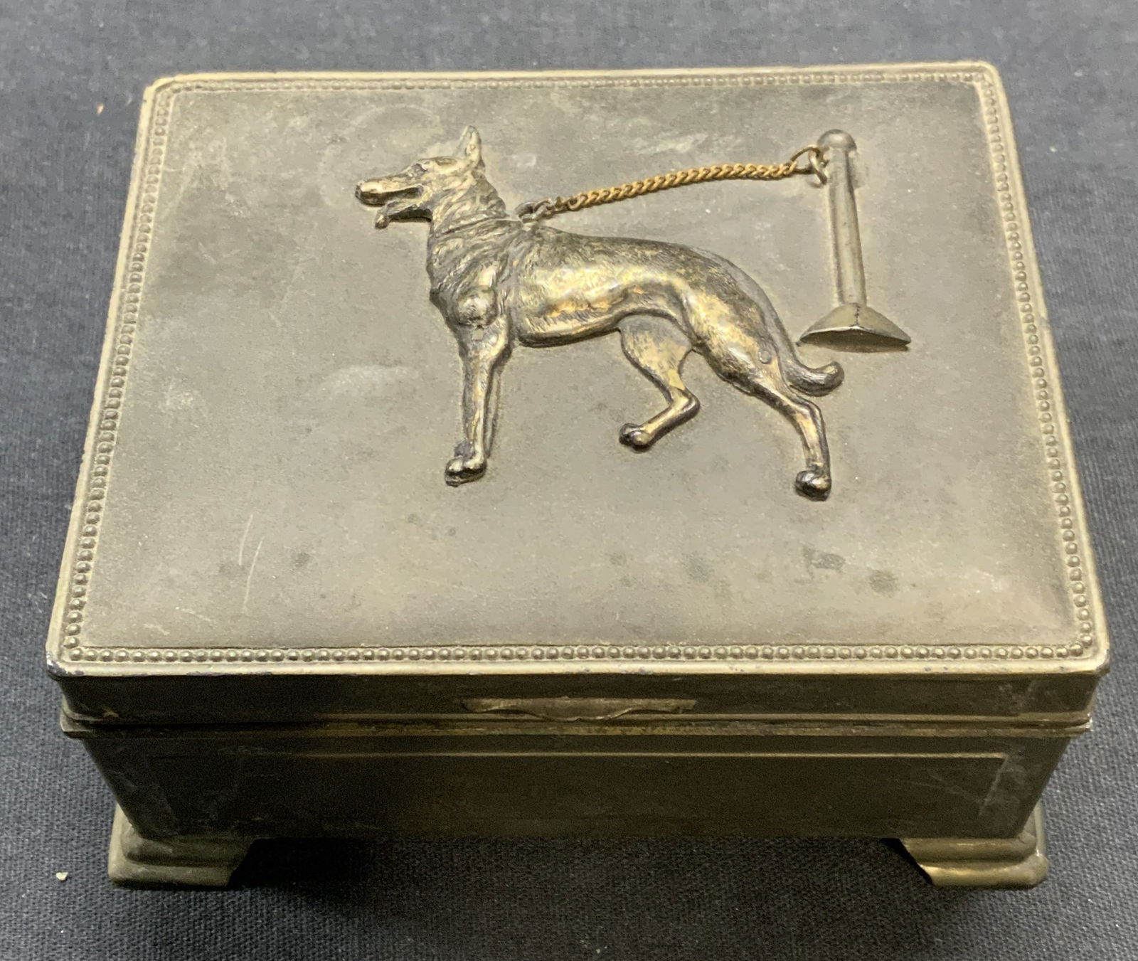 Vintage Hallmarked Dog & Chain Dresser Box Japan (1 of 8)
