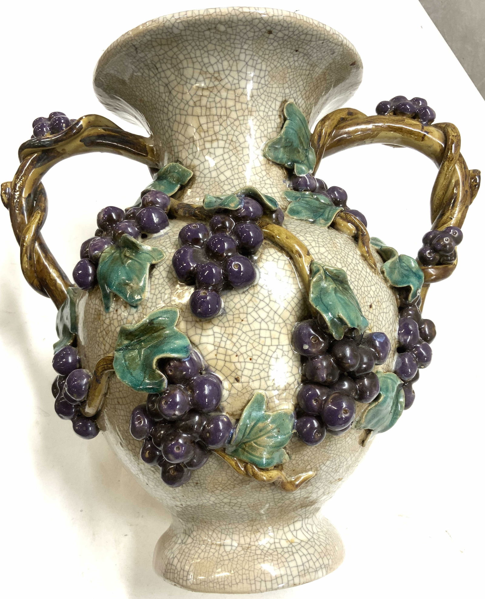 Heavy Porcel Majolica Grape Vine Centerpiece Vase (1 of 7)