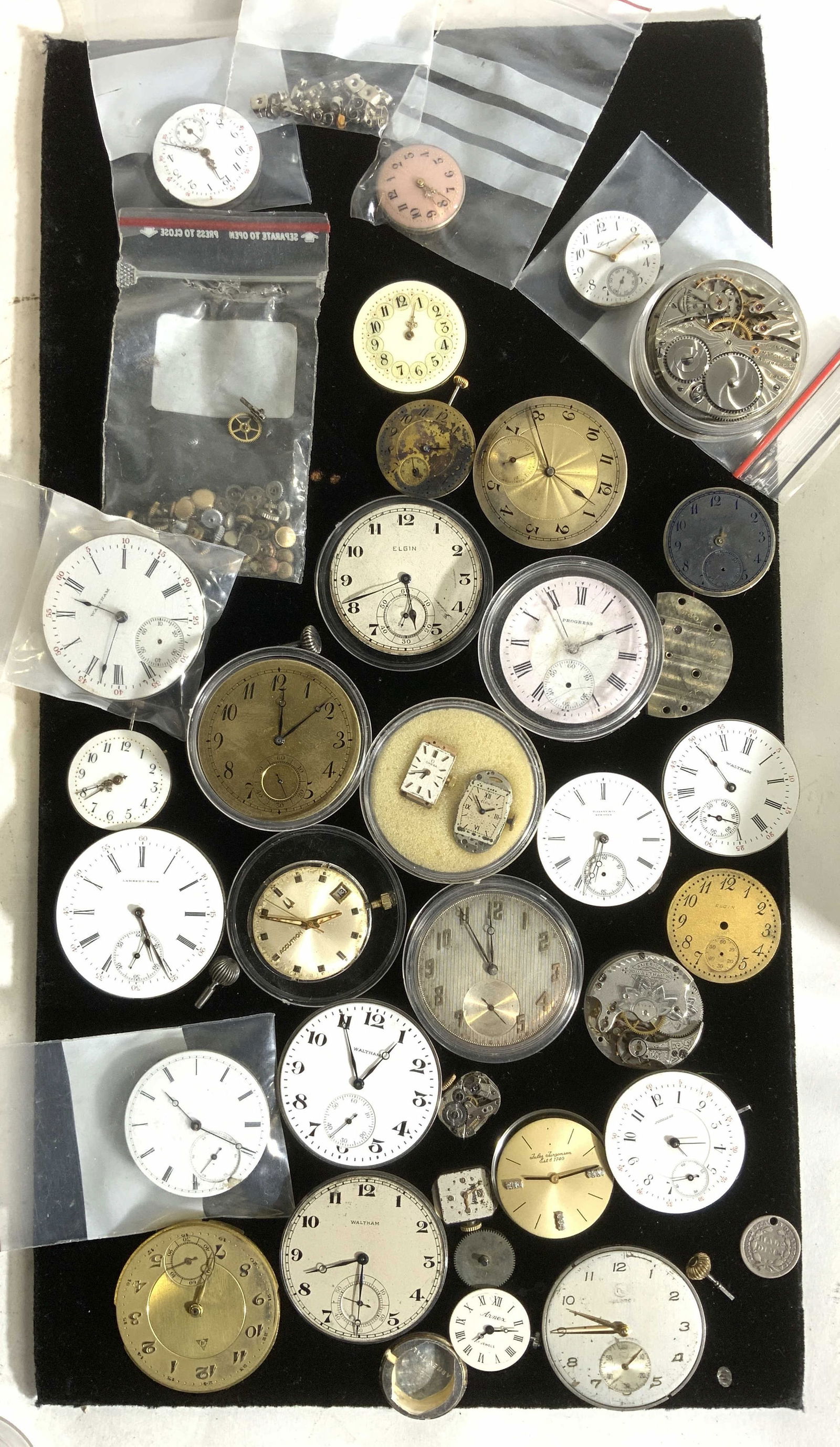 Lrg Lot of Watch Faces: Fob, Tiffany, J Jurgensen: Over 25 antique and vintage watch faces from American and European companies. Many are fob watch faces. Larger pieces measure 1.5 in. diameter. Most have the serial number and trademark on the backsid