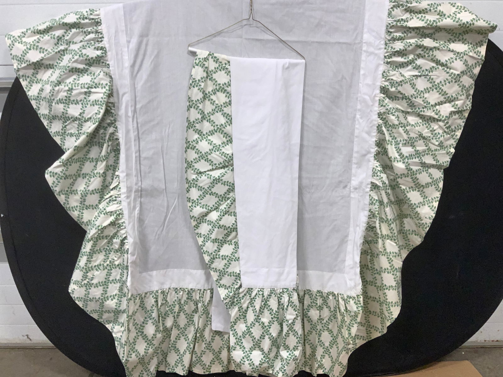 2 Twin Cotton Leaf Vine Print Bed Skirts (1 of 6)