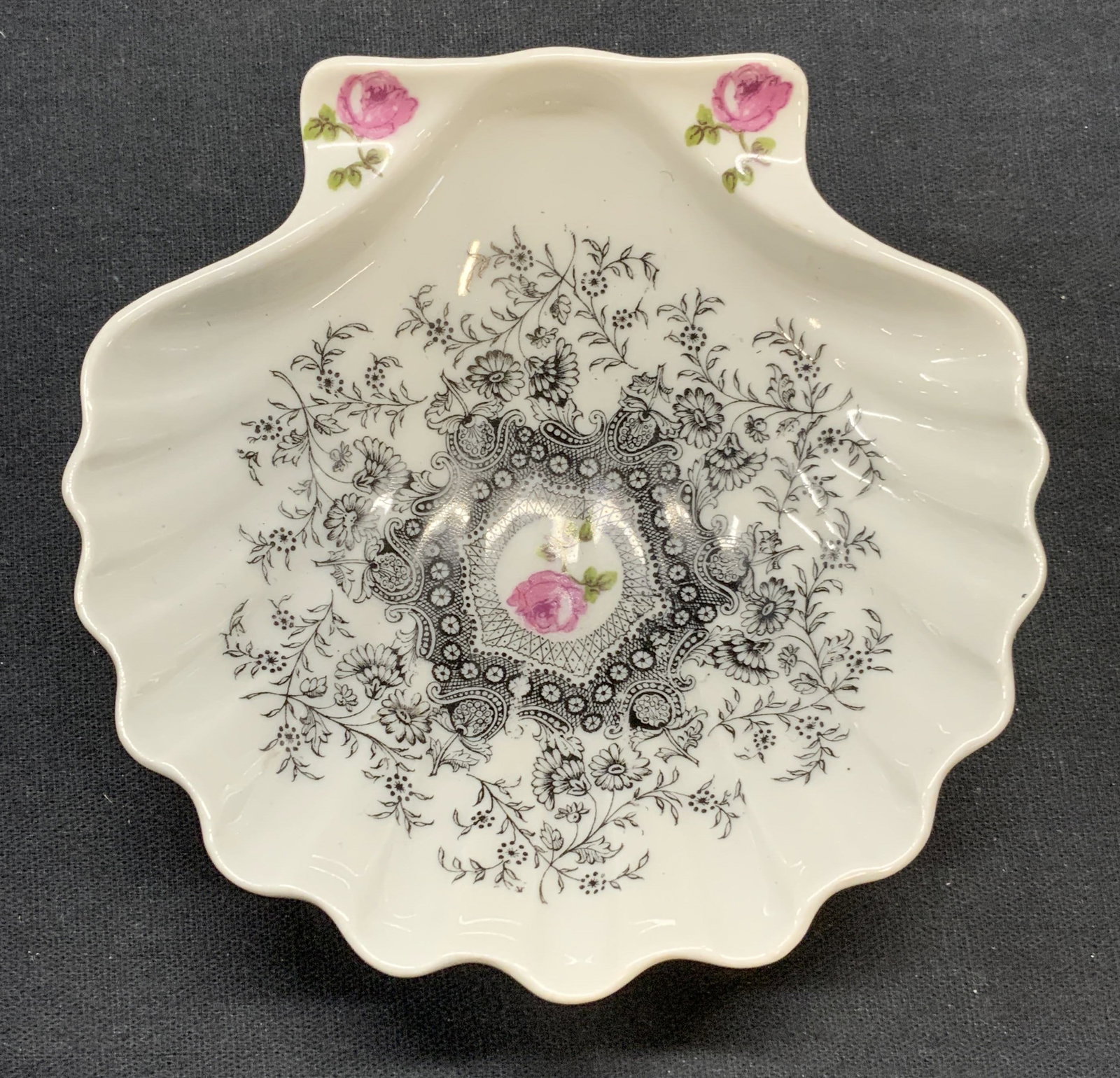 Vtg GDA Limoges Porcelain Clamshell Dish: Vintage GDA Limoges porcelain clamshell motif dish with floral scroll decoration. Trademarked to underside. Made in France. Measures approx. 4 x 4 inches. Some surface wear including scratching observ