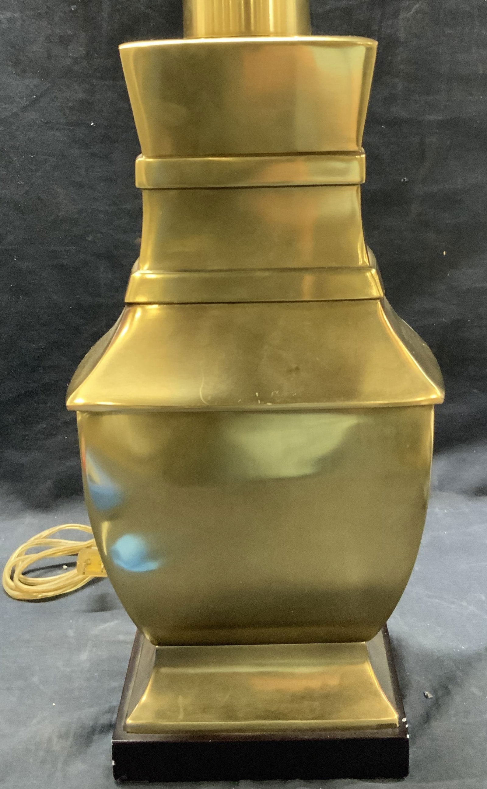 Neoclassical Style Brass Metal Lamp (1 of 11)