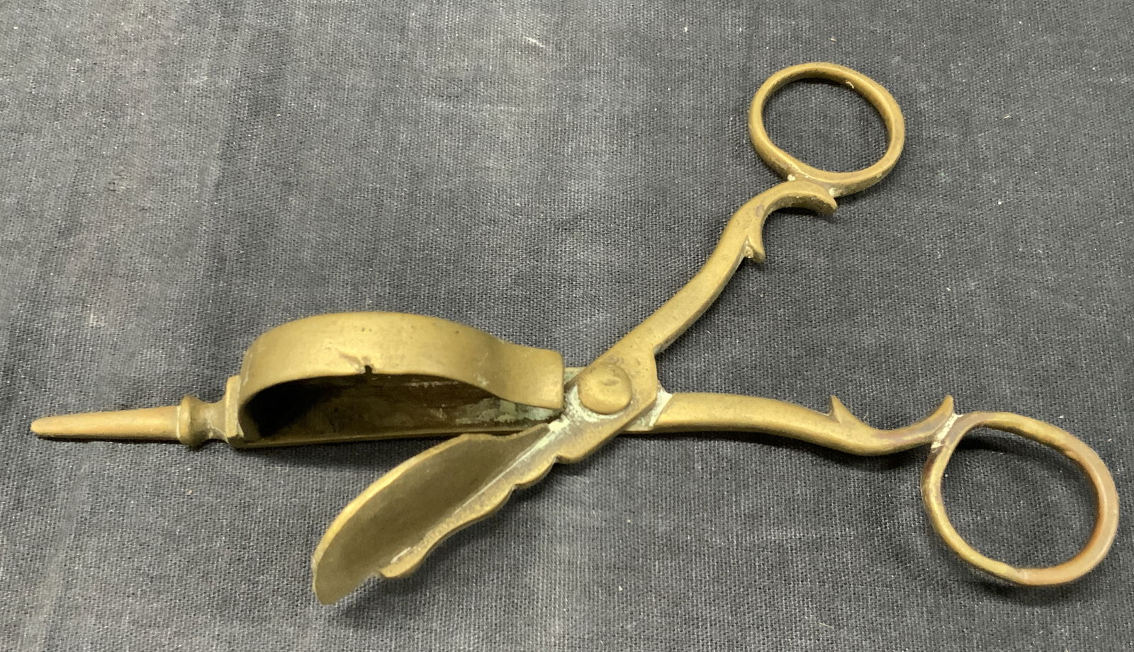 Vtg Brass Candle Scissors (1 of 6)