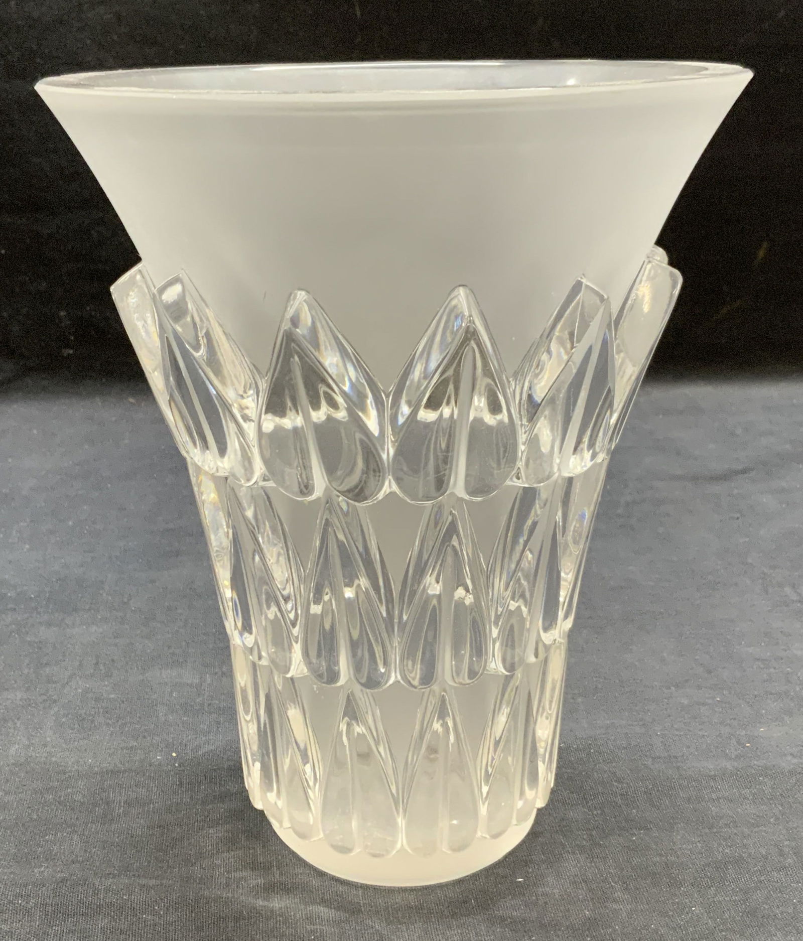 Vintage Lalique Crystal Feuilles Vase, France (1 of 9)