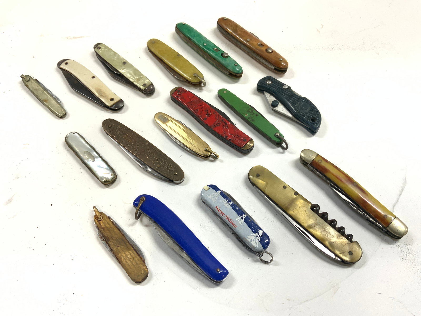 Lot17 Pocket Knives Bottle Openers Swiss, Parker+: Lot includes 17 pocket knives. Includes brands such as SWISS, Parker Cut Co & more. Constructed with Various materials sucks as metal, enamel, & plastic. Largest piece in lot measures approximately 3.