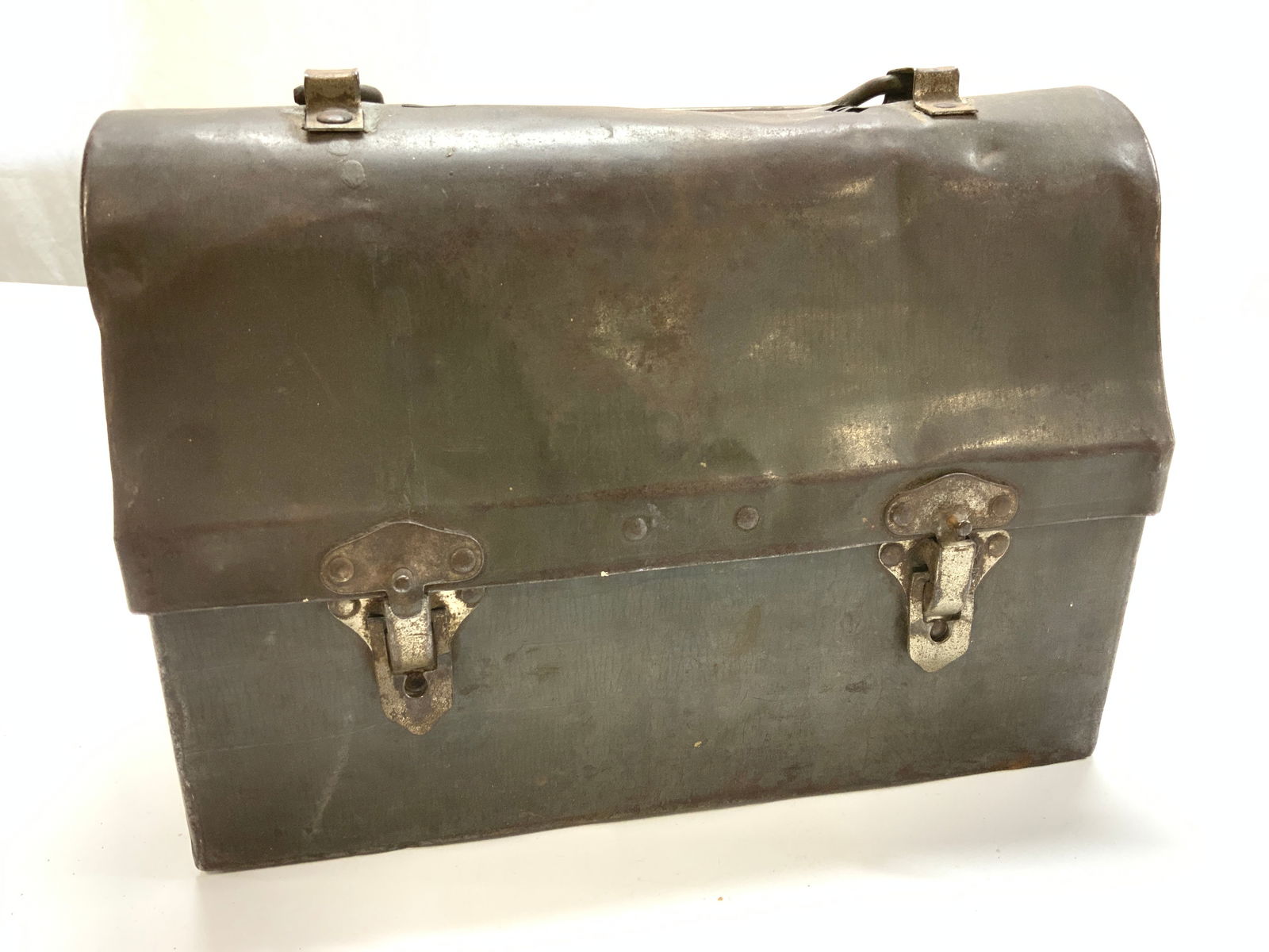 Vtg Metal Dome Top Lunchbox , Lot Oil Pastels (1 of 7)