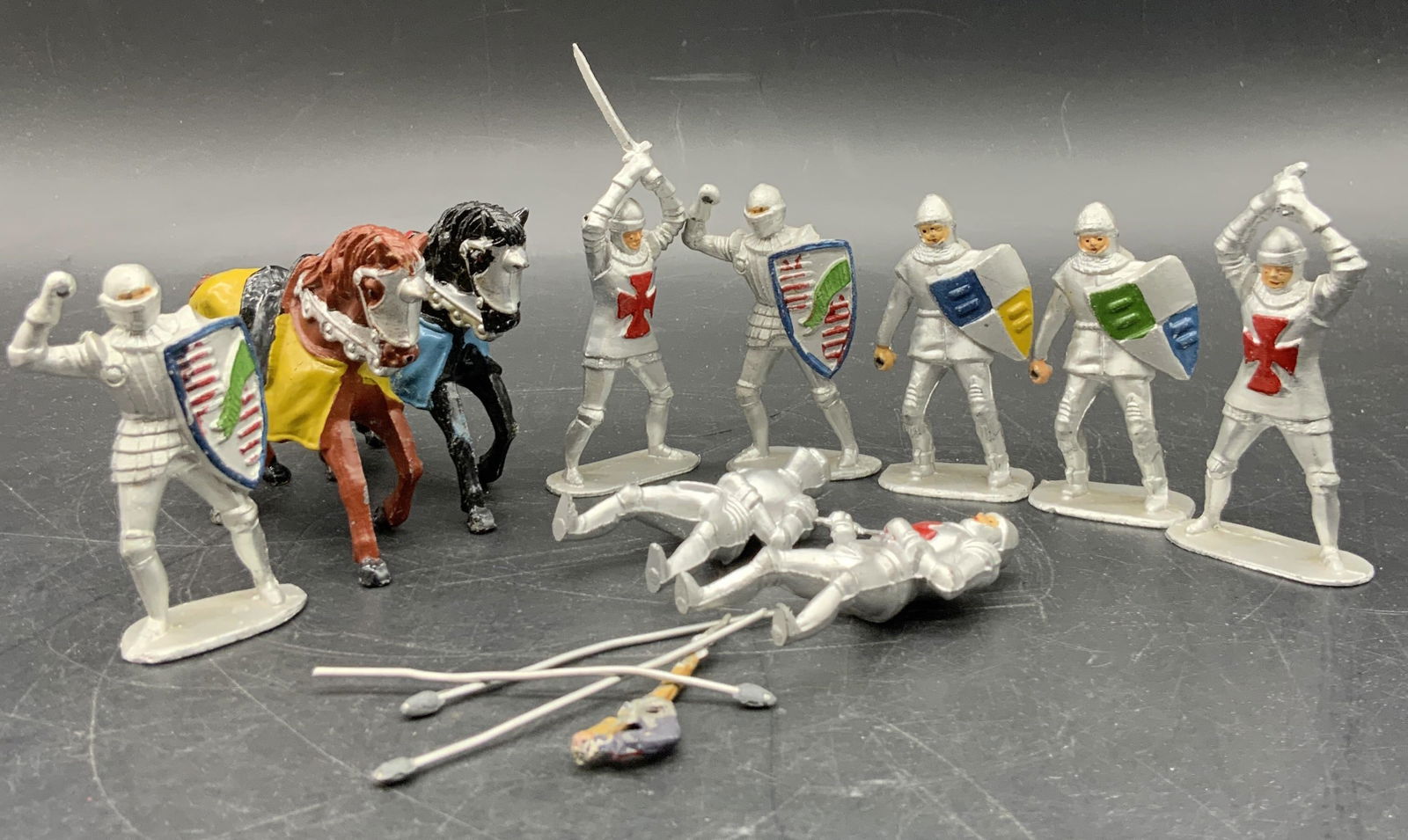 10 Vintage Metal Toy Soldiers & Horses, TIMPO Eng+ (1 of 7)