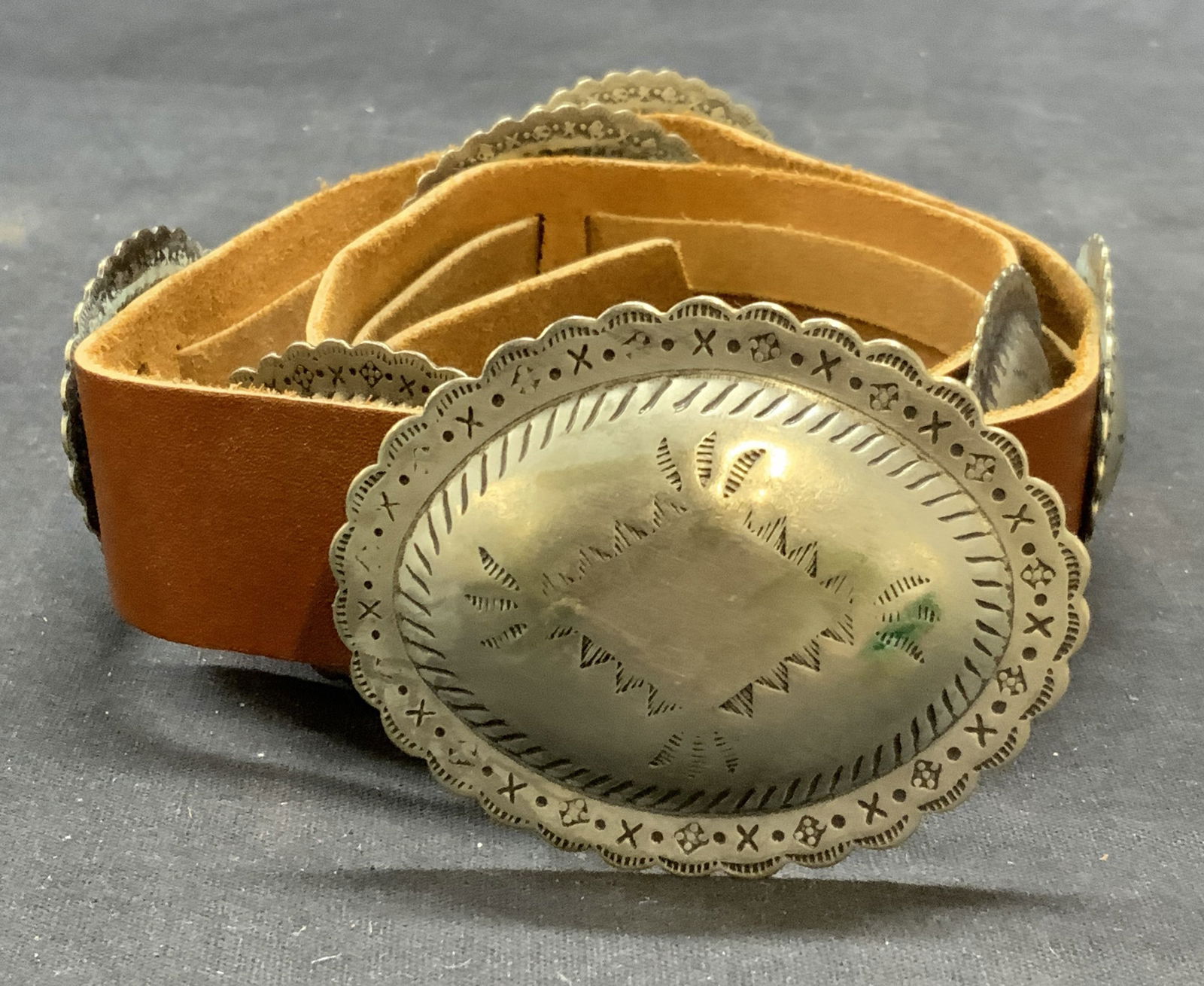 Vtg Silver Tone Medallion Brown Leather Belt (1 of 6)