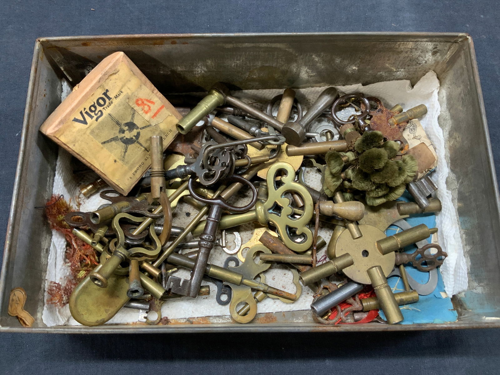 Lot 30+ Vtg Skeleton & Clock Keys & More (1 of 7)