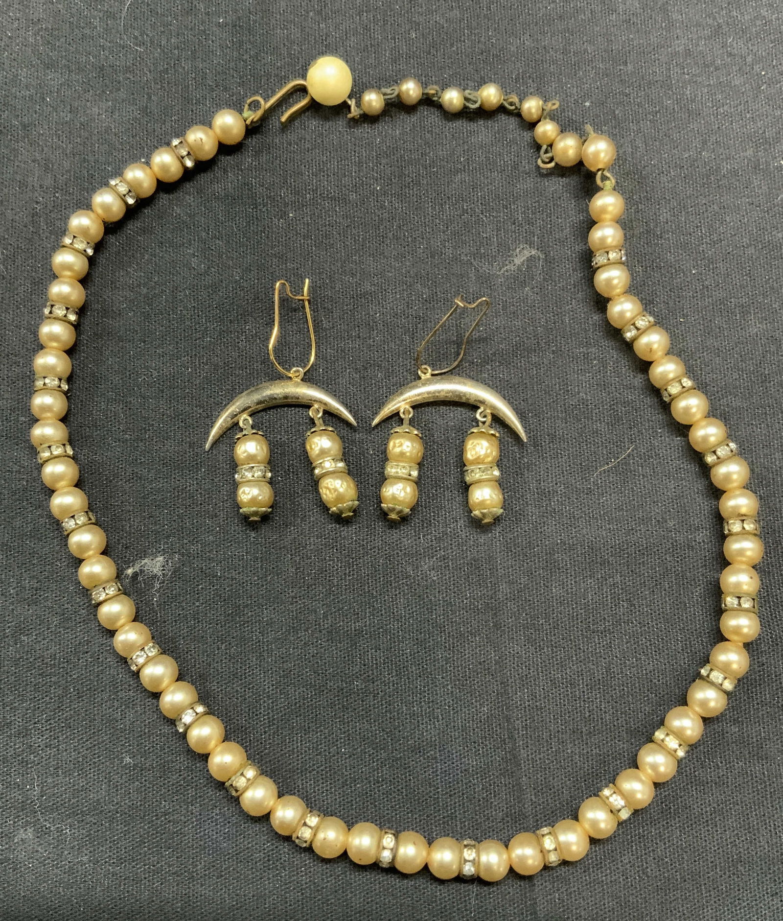 Lot 2 Faux Pearl & Crystal Necklace & Earrings (1 of 7)