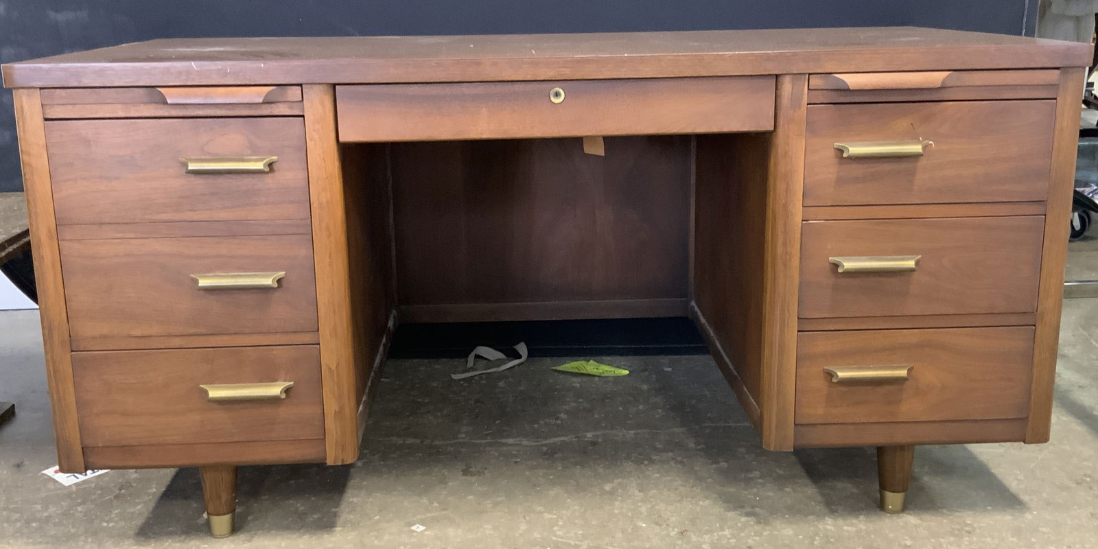 JOFCO JASPER USA Vintage MCM Walnut Knee Hole Desk (1 of 10)