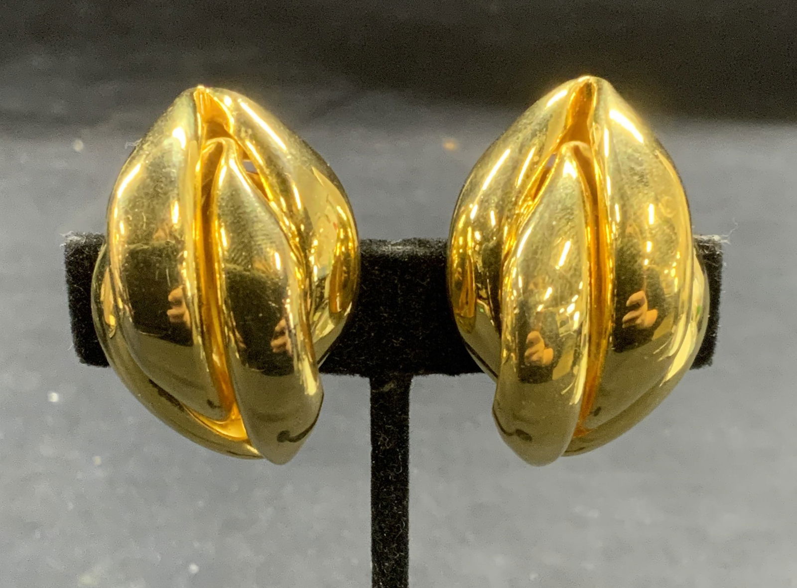 Vtg De Liguoro Style Gold Tone Earrings (1 of 6)