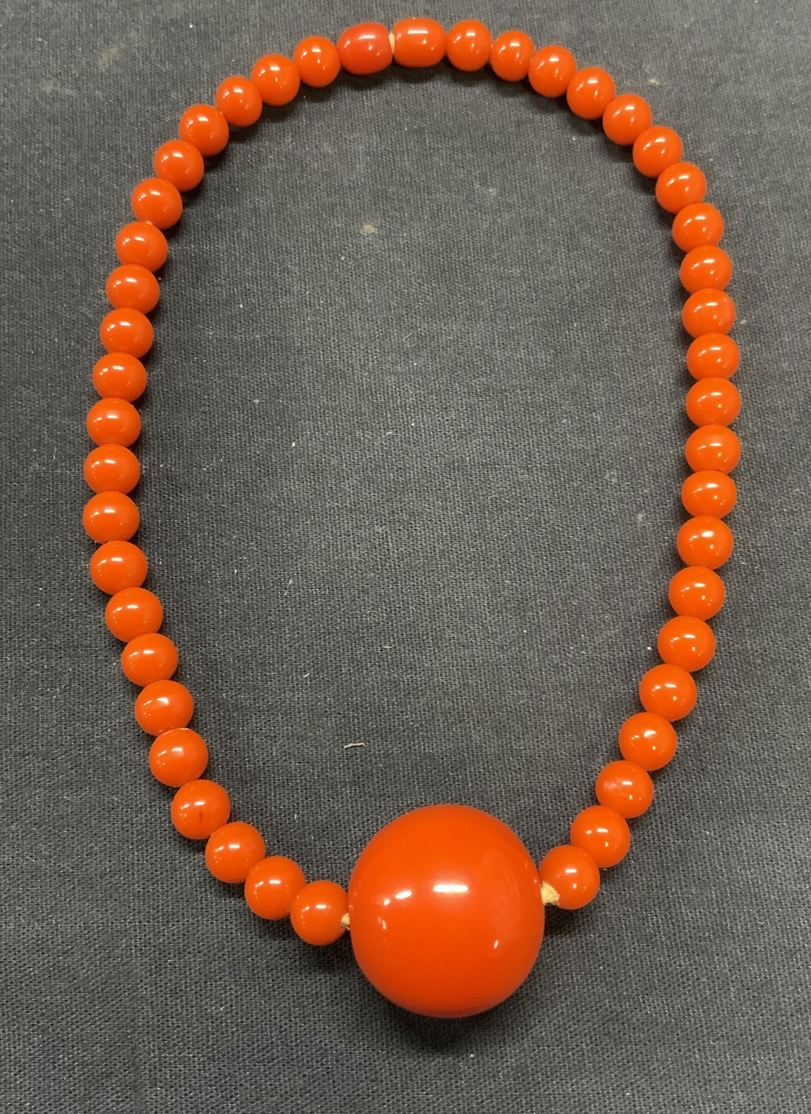 Vintage Coral Tone Bakelite Beaded Necklace (1 of 6)