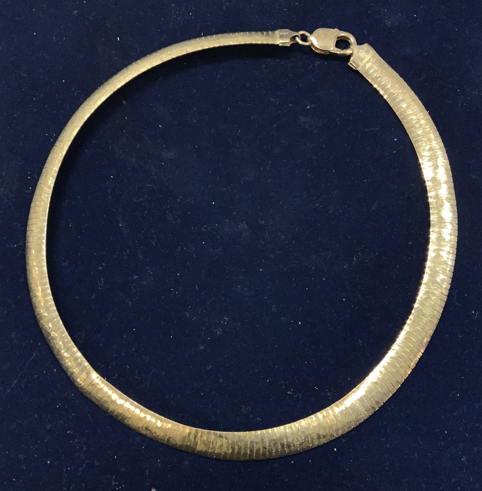 JCM Vermeil Sterling Silver Hammered Necklace Italy: Made in Italy is this 14K gold vermeil over sterling silver collar necklace . Hammered metal, large lobster clasp. Marked 925, Italy and JCM . 10 mm wide, necklace drop Is 6.5 in. 1.11 ozt Made in Ita