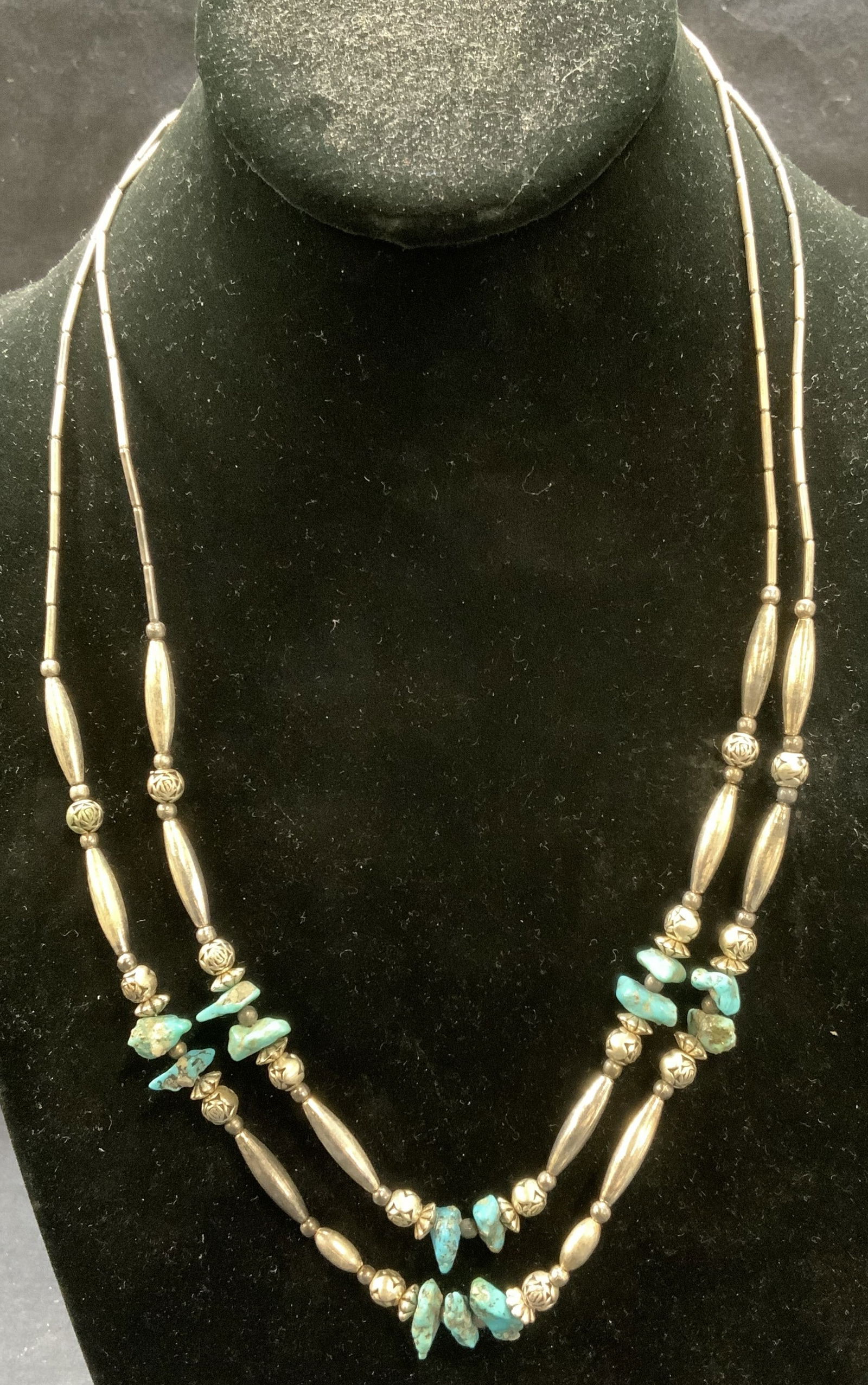 Silver Tone Turquoise Style Beaded Necklace (1 of 6)