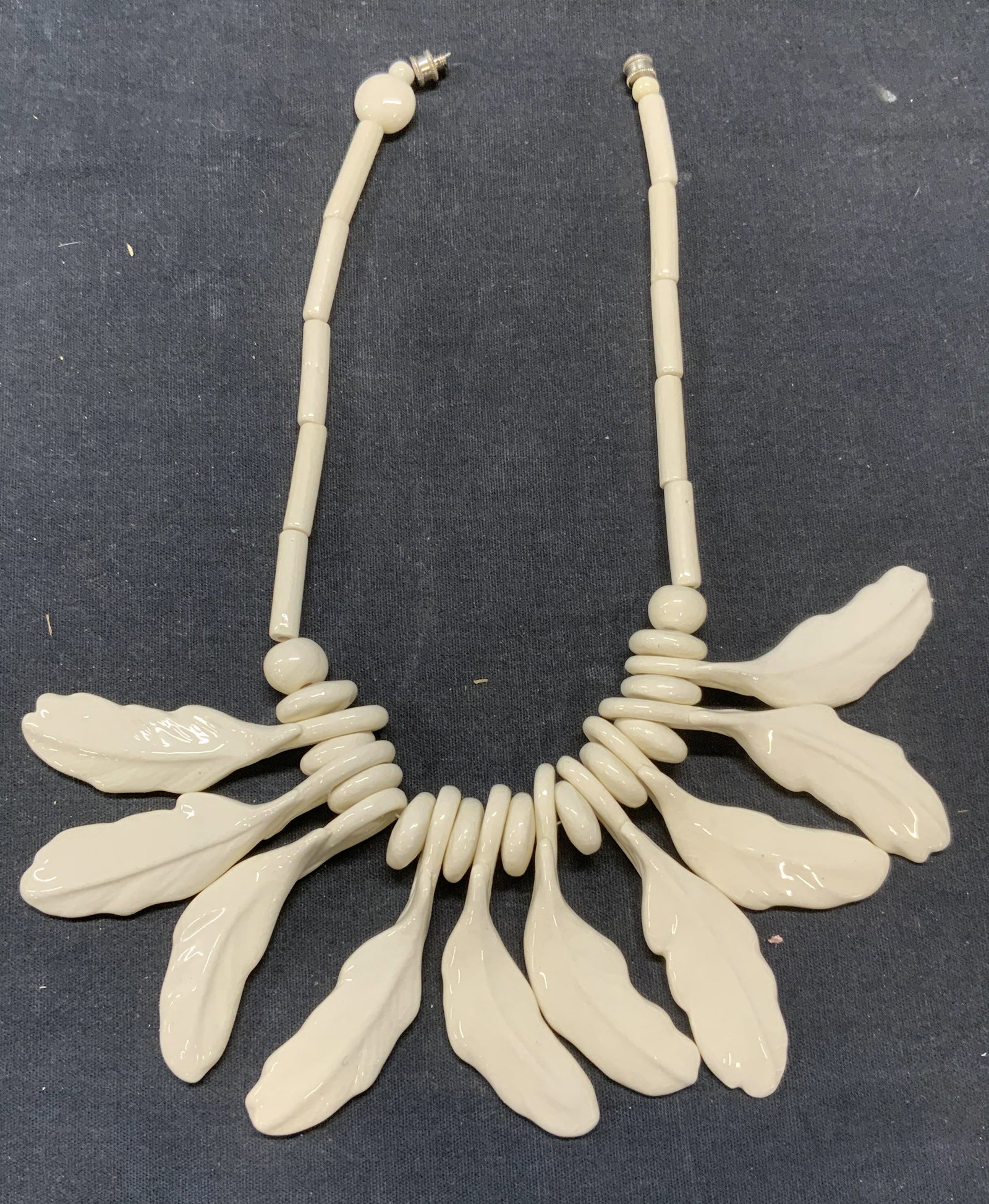 Vintage Parrot Pearls White Ceramic Necklace (1 of 7)