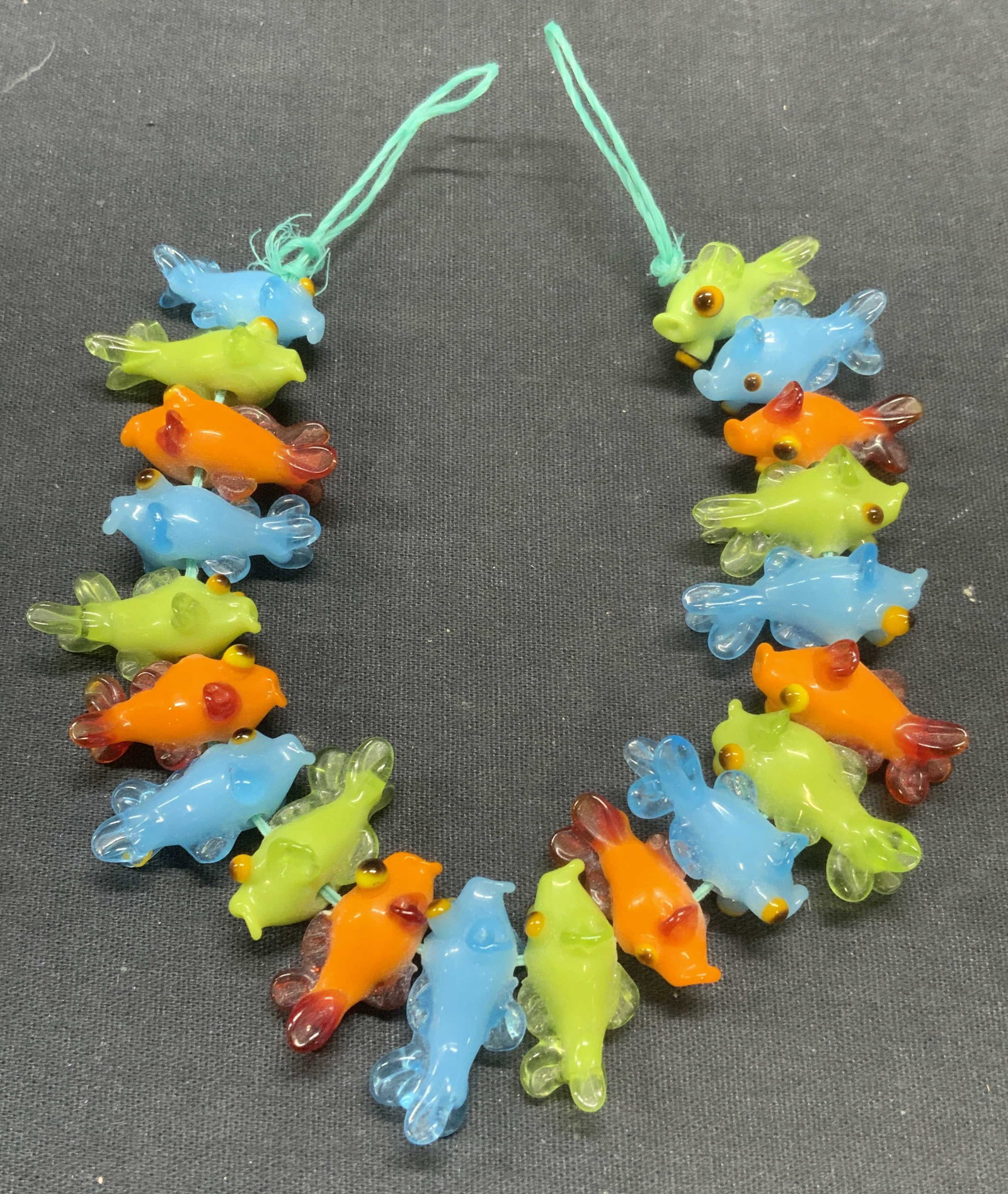 Hand Blown Art Glass Fish Bracelet: Hand blown art glass fish beaded bracelet in blue, green, and orange, measures approx. 9.5 inches long. Includes jewelry box. Some surface wear including scratching observed. Estate jewelry, costume j