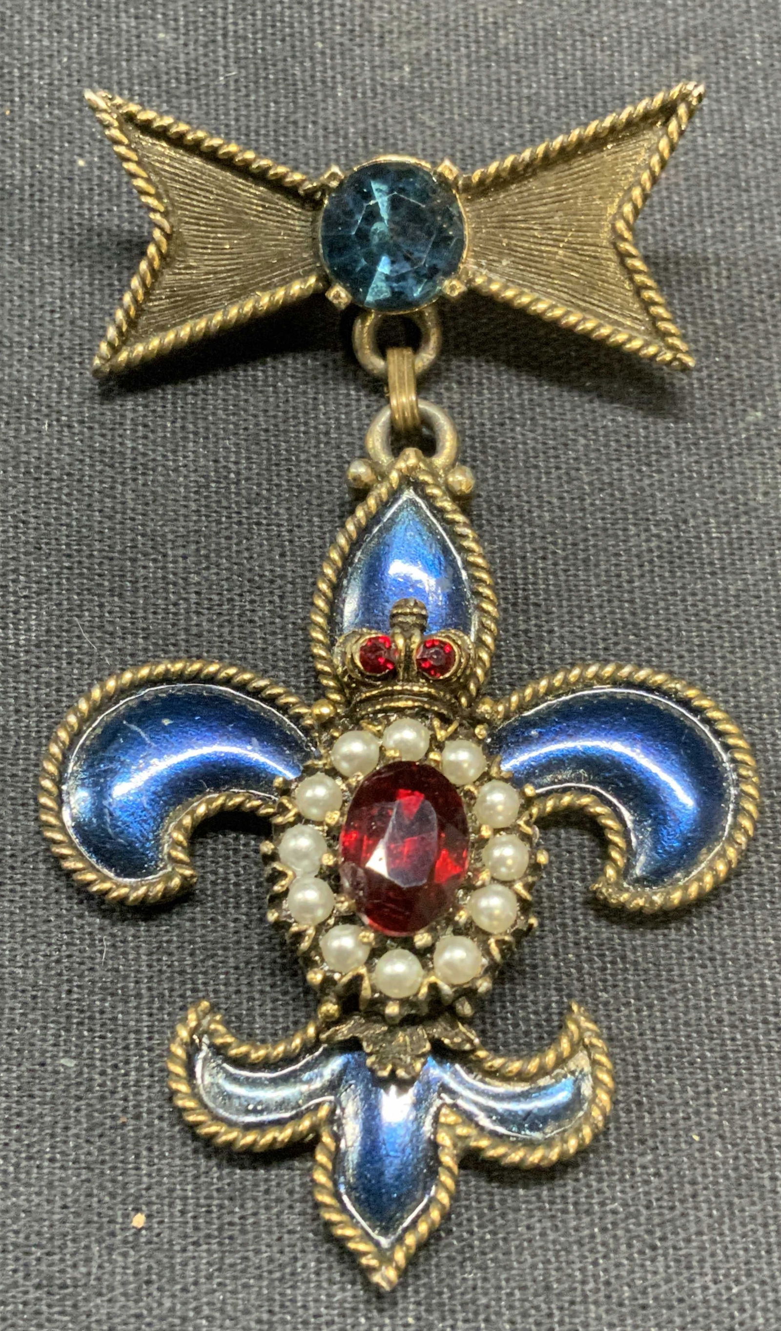 Vintage Weiss Fleur De Lis Crystal Brooch (1 of 6)