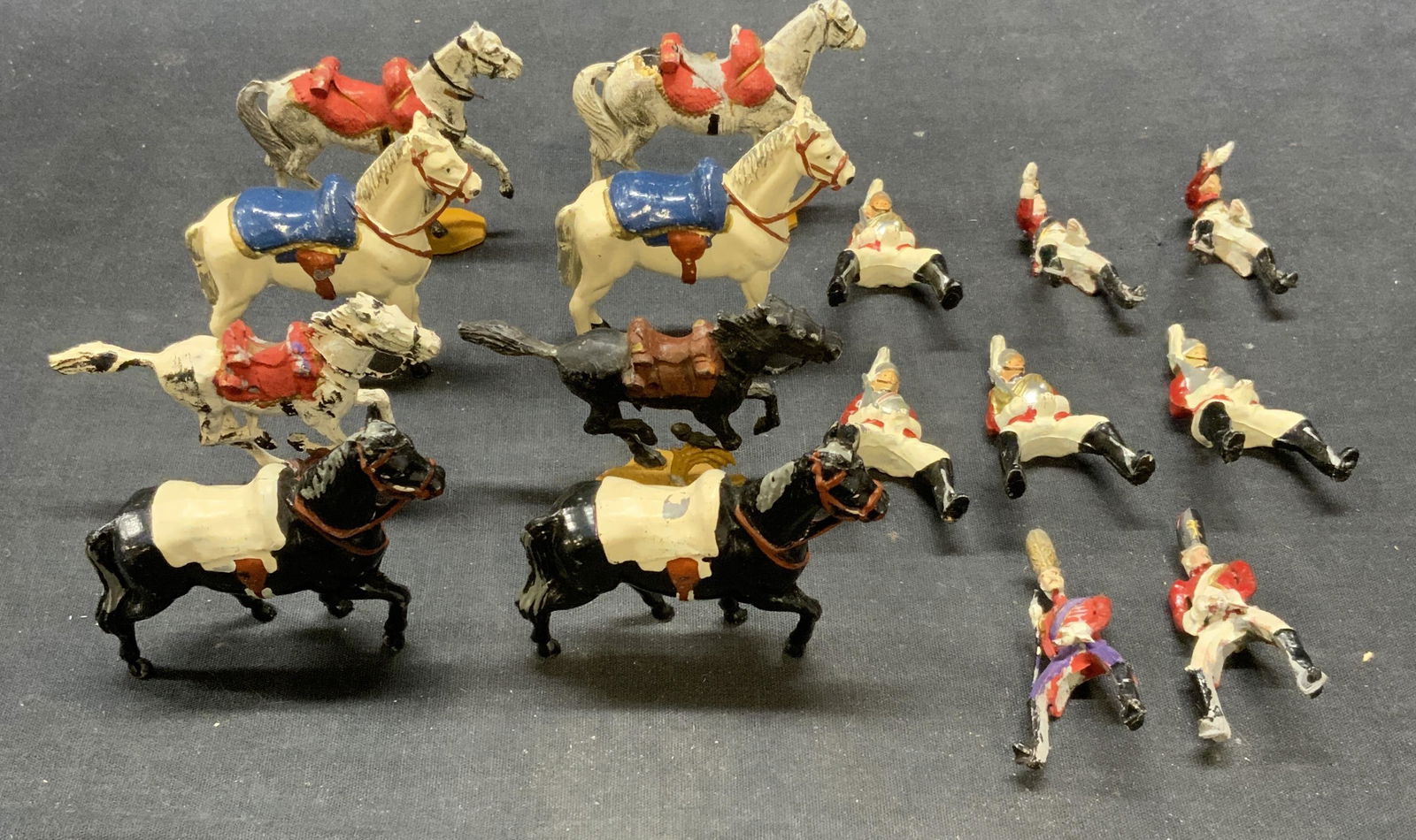 16 Timpo Toys Enameled Soldiers & Horses Eng W Box (1 of 10)