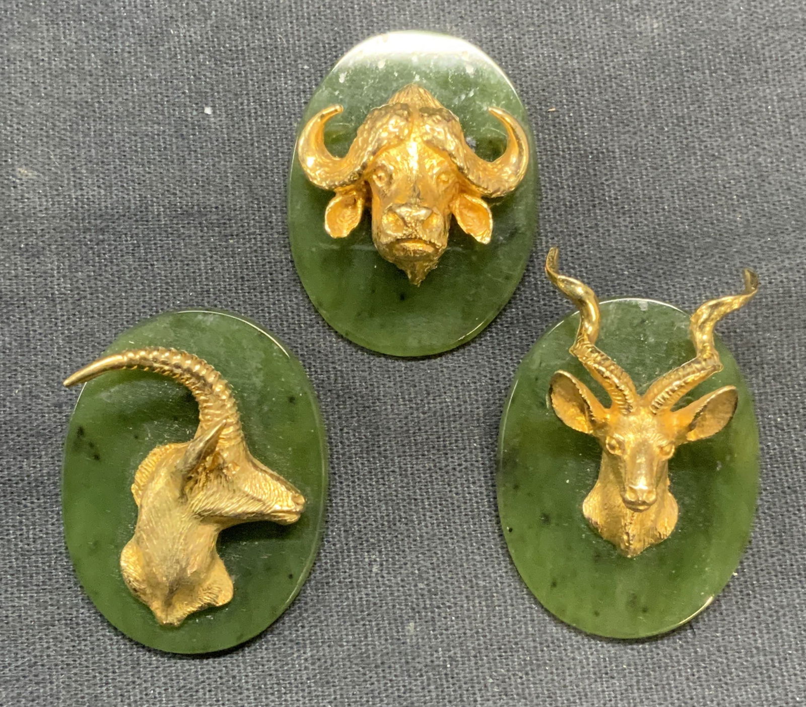 Lot 3 Vtg 10k Gold & Pl Animal Head Jade Brooches (1 of 9)