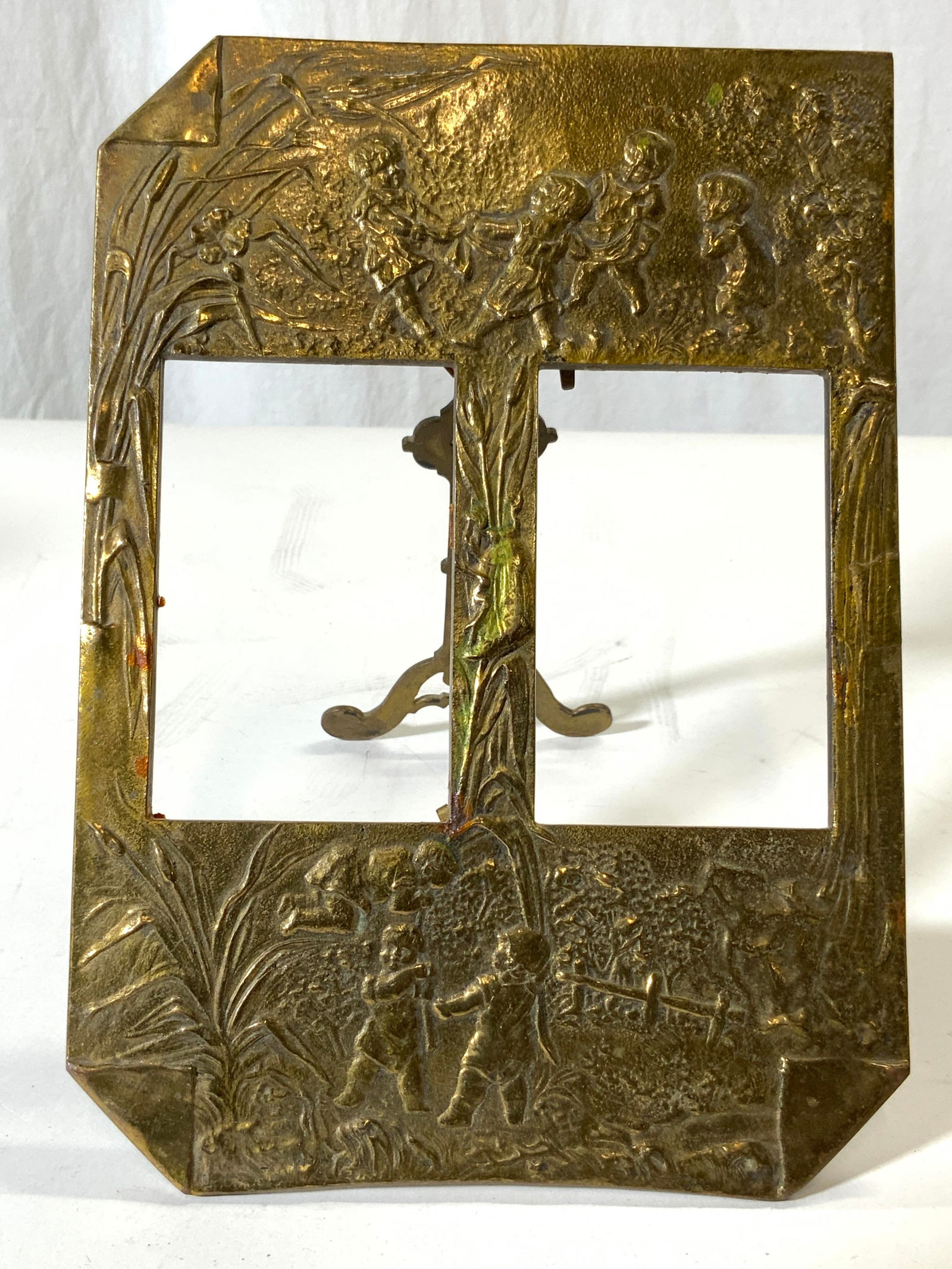 Vntg Gilt Metal Standing Double Picture Frame (1 of 7)