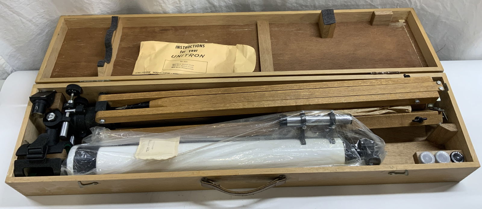 Vintage Unitron 700 Series Telescope & Case (1 of 6)