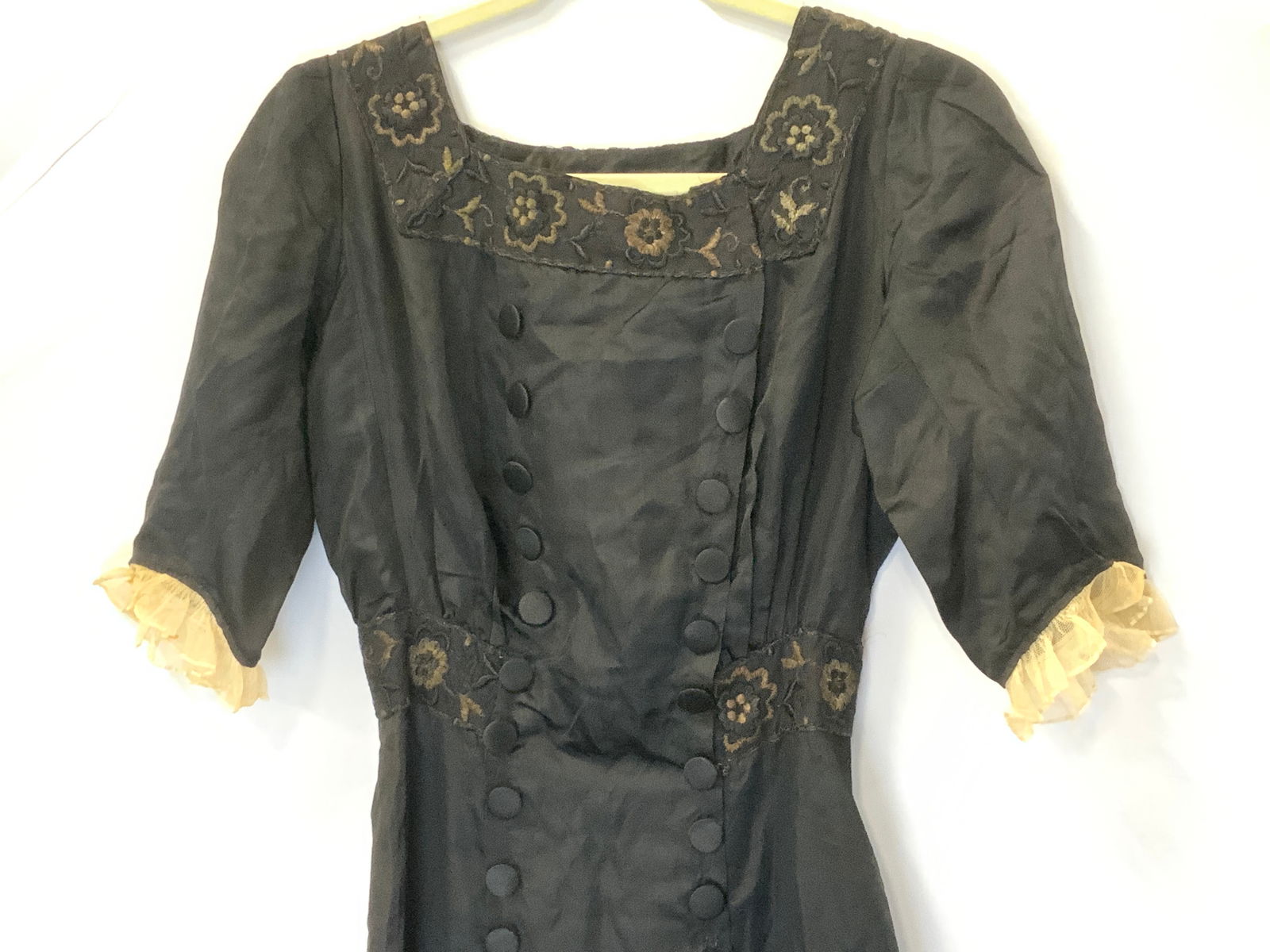 1800s Black Silk Victorian Dress w Lace (1 of 16)