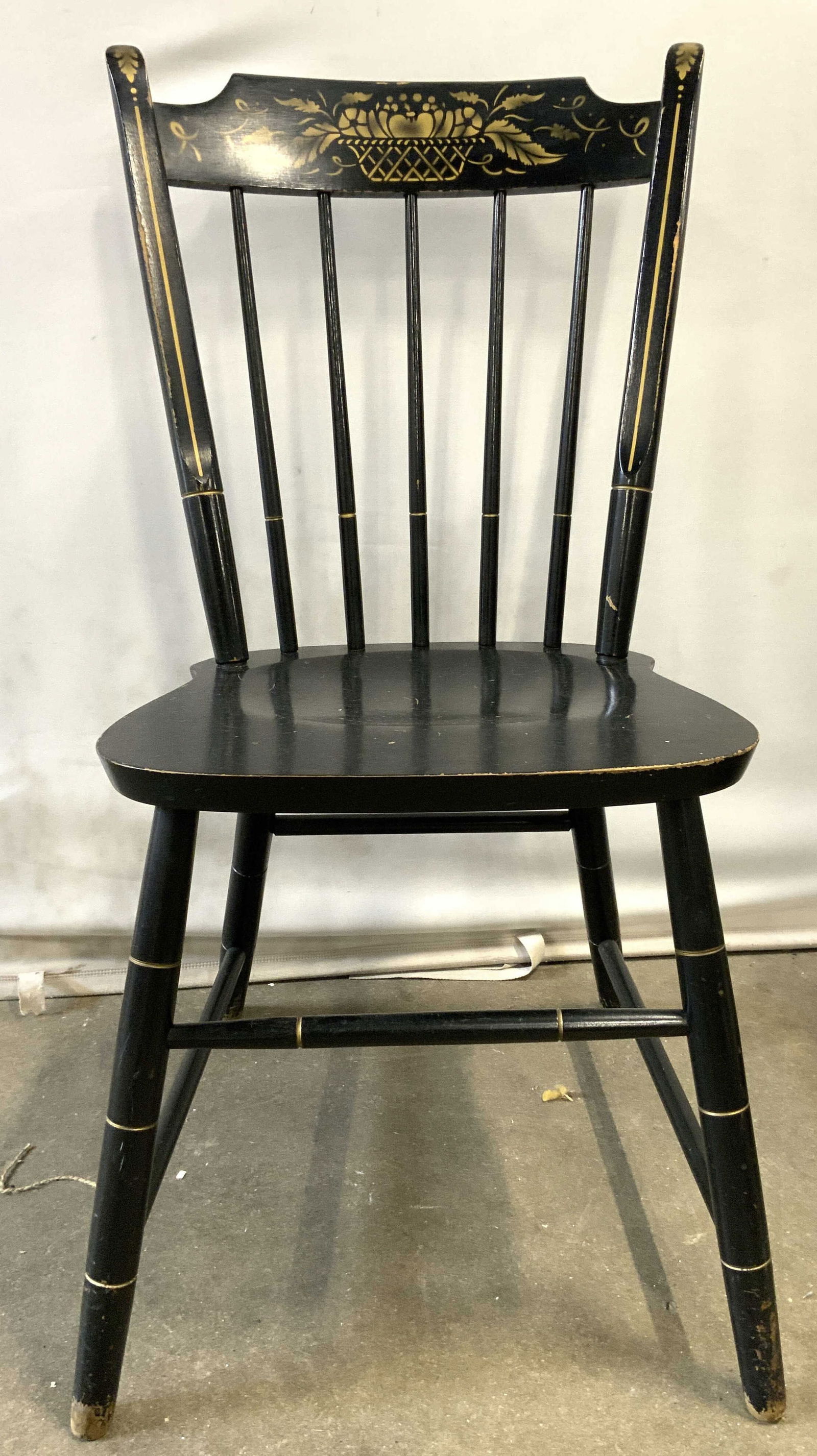 Vtg Wooden Stenciled Spindle Back Windsor Chair (1 of 9)