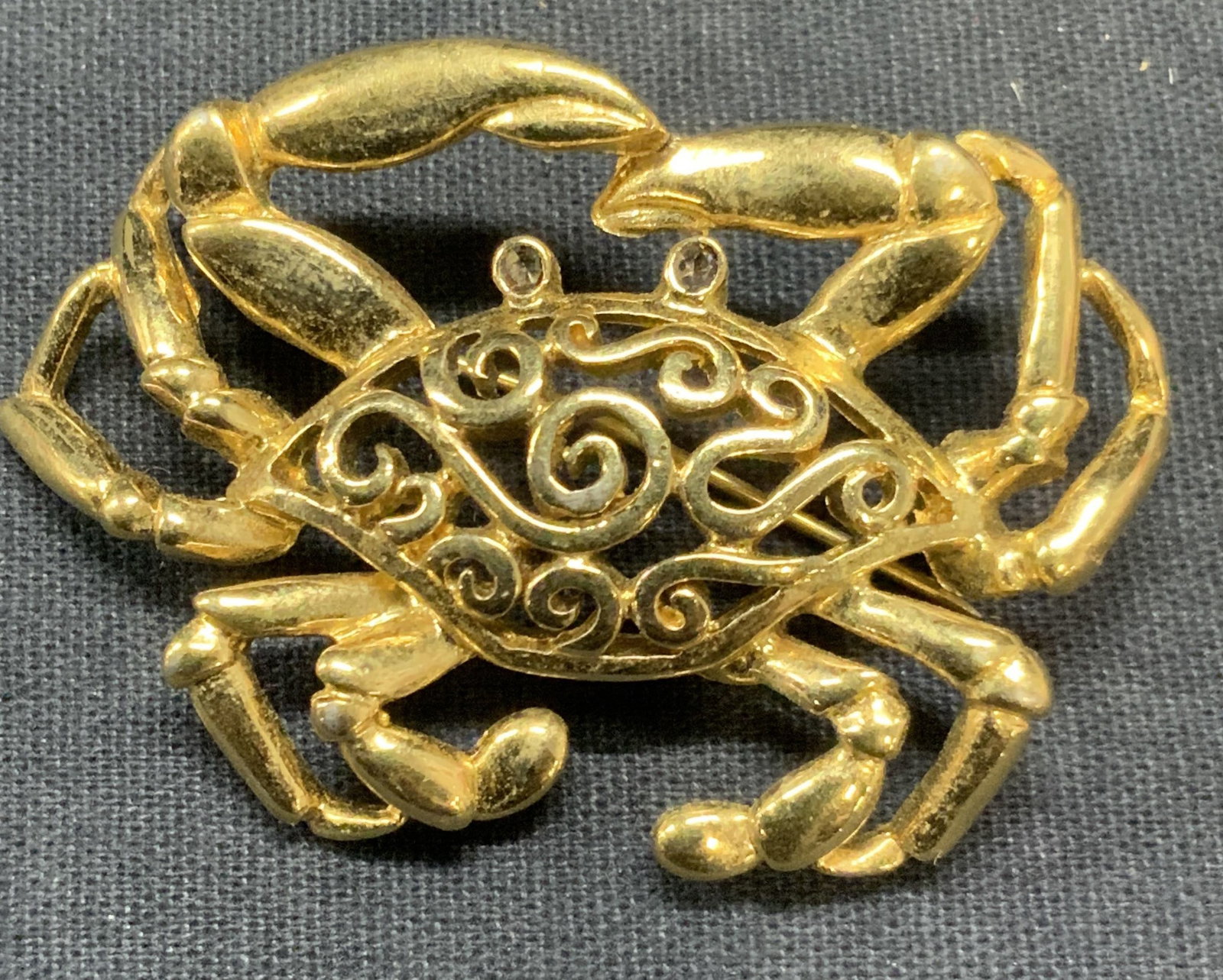 Vintage TRIFARI Gold Tone Crab Brooch: Vintage TRIFARI gold tone crab motif brooch. Signed to underside. Hinge pin to underside. Measures approx. 1.25 x 2 inches. Some surface wear including scratching observed. Estate jewelry, costume jew