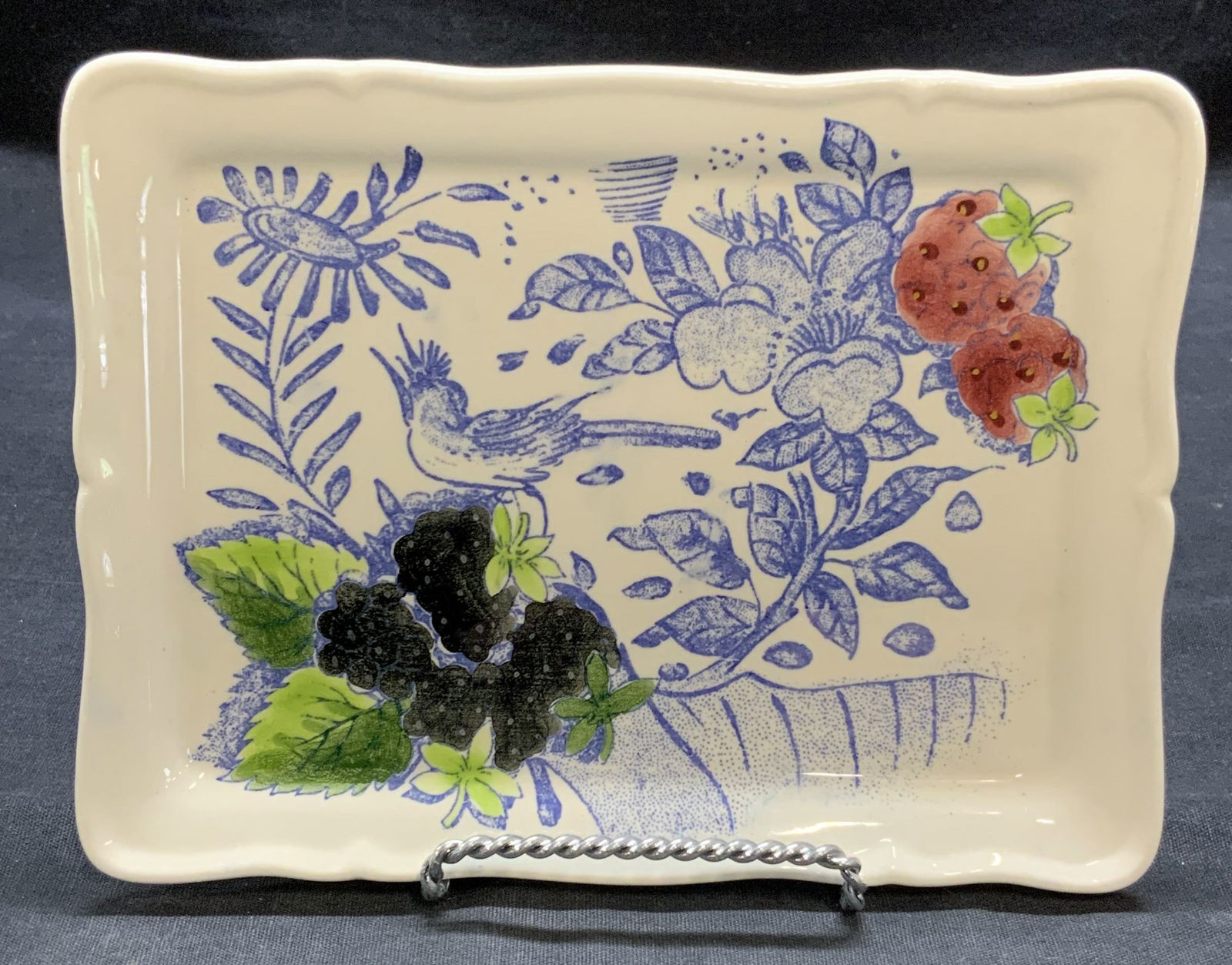 Gien France Oiseau Bleu Porcelain Dish: Gien porcelain dish in Oiseau Bleu pattern. Bird and berry motif. Trademarked to underside. Made in France. Measures approx. 7 x 5.25 inches. Some surface wear including scratching observed. Gien, giv