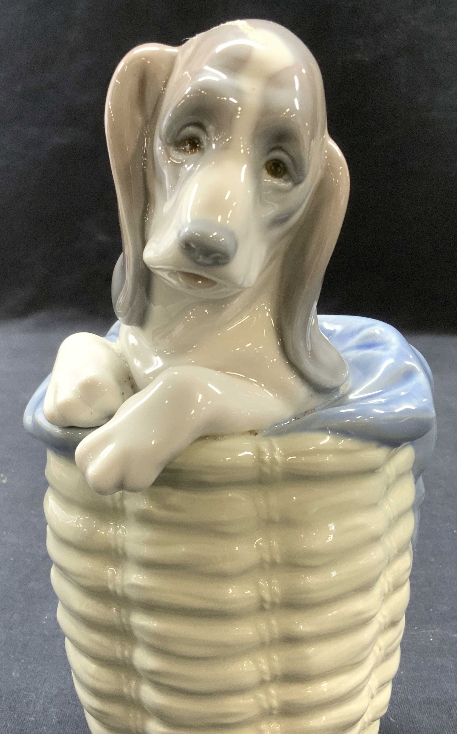 LLADRO Porcelain Hound Dog in Laundry Basket 1970s (1 of 7)