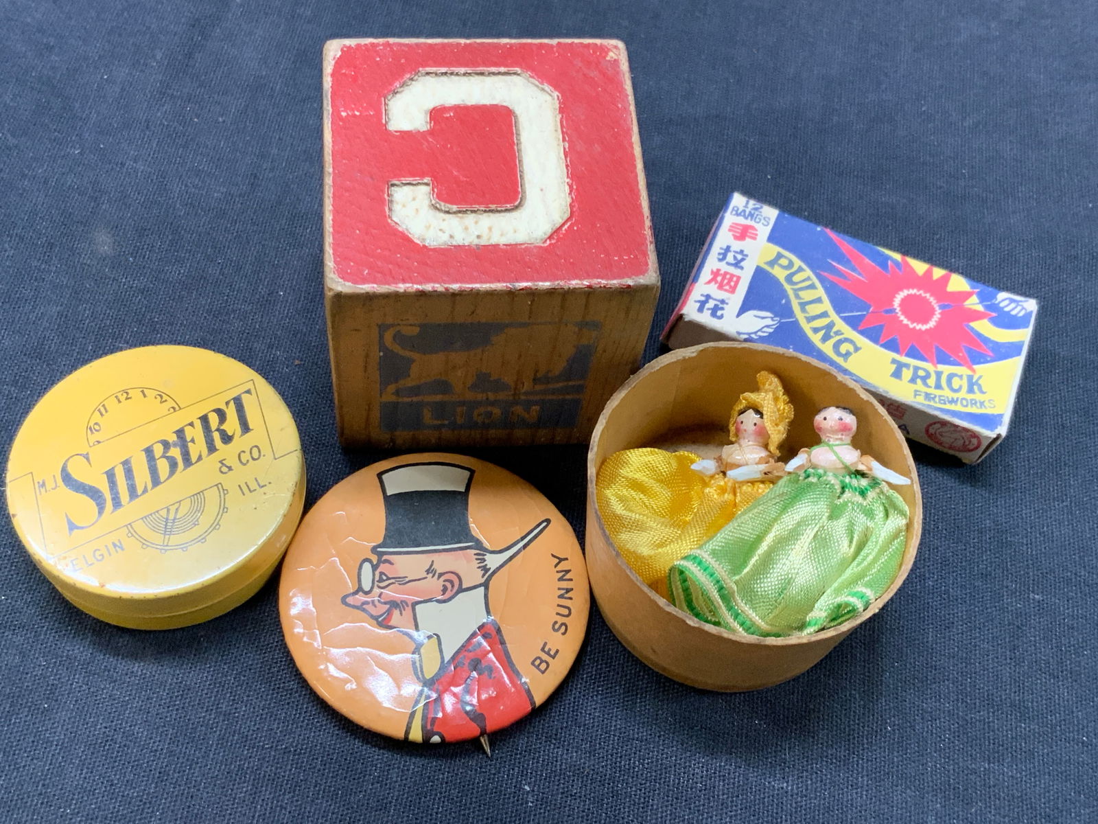 Lot 6 Antq & Vtg Tin & Wood Accessories. (1 of 11)
