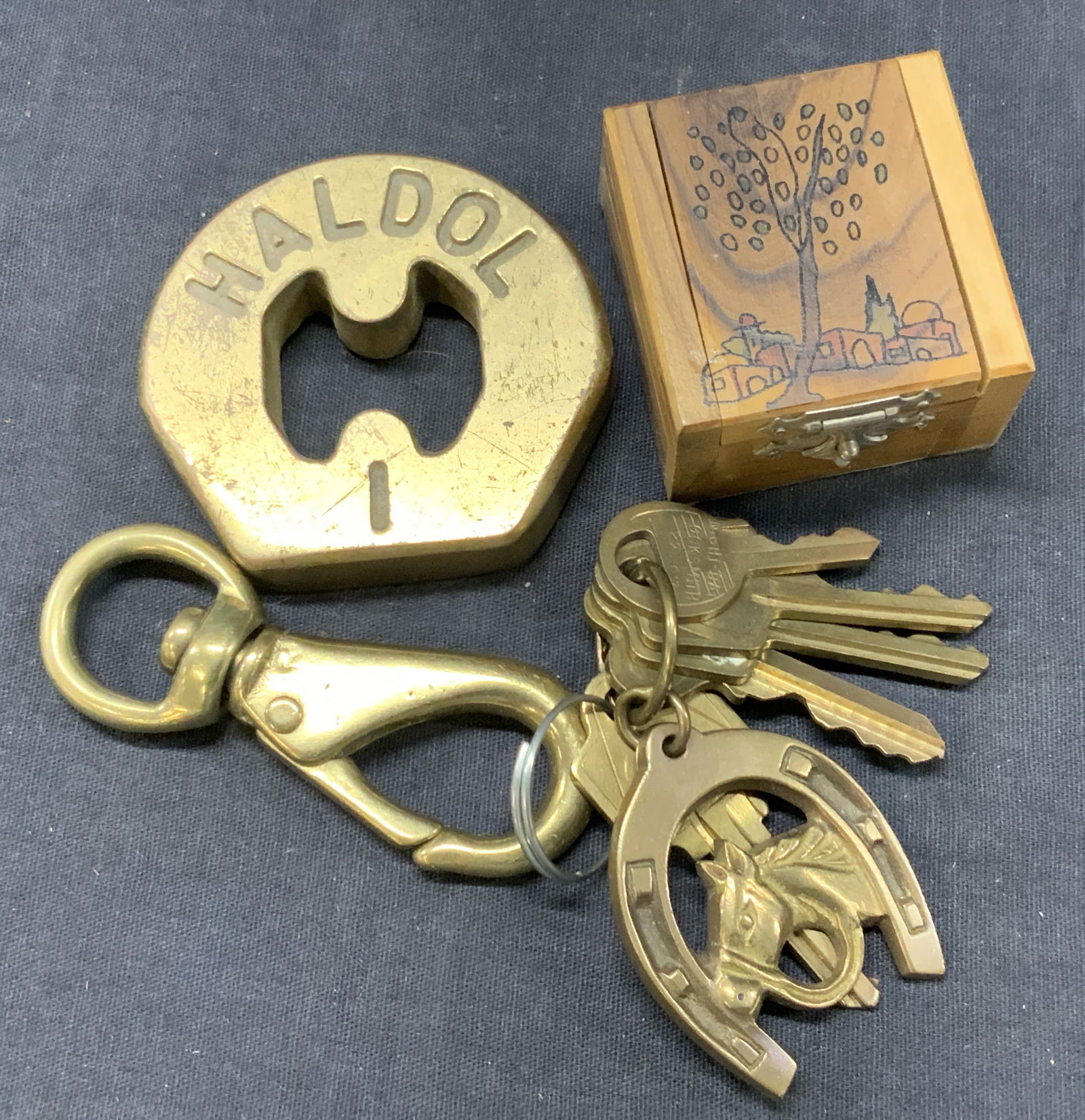 Lot 5 Brass Ware, Skeleton Keys & More (1 of 9)