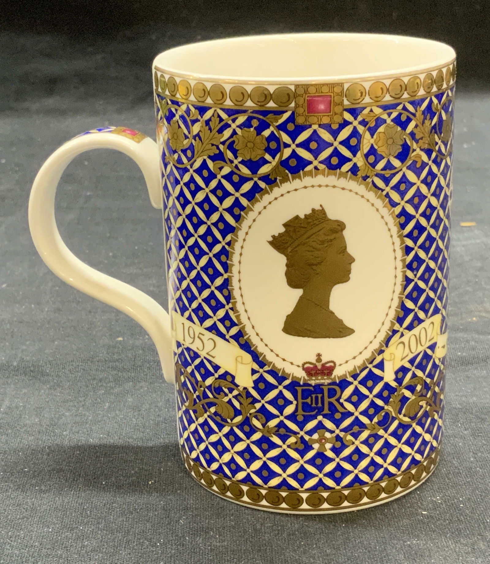 James Sadler 2002 Golden Jubilee Porcelain Cup Eng (1 of 6)