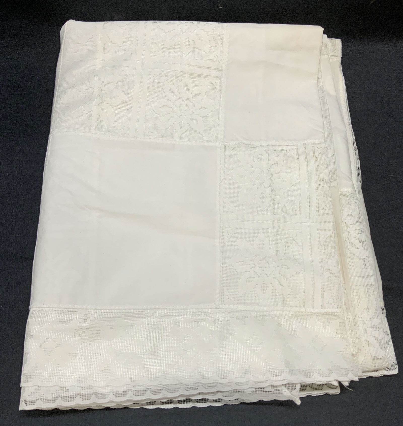 Vintage White Lace Tablecloth (1 of 6)