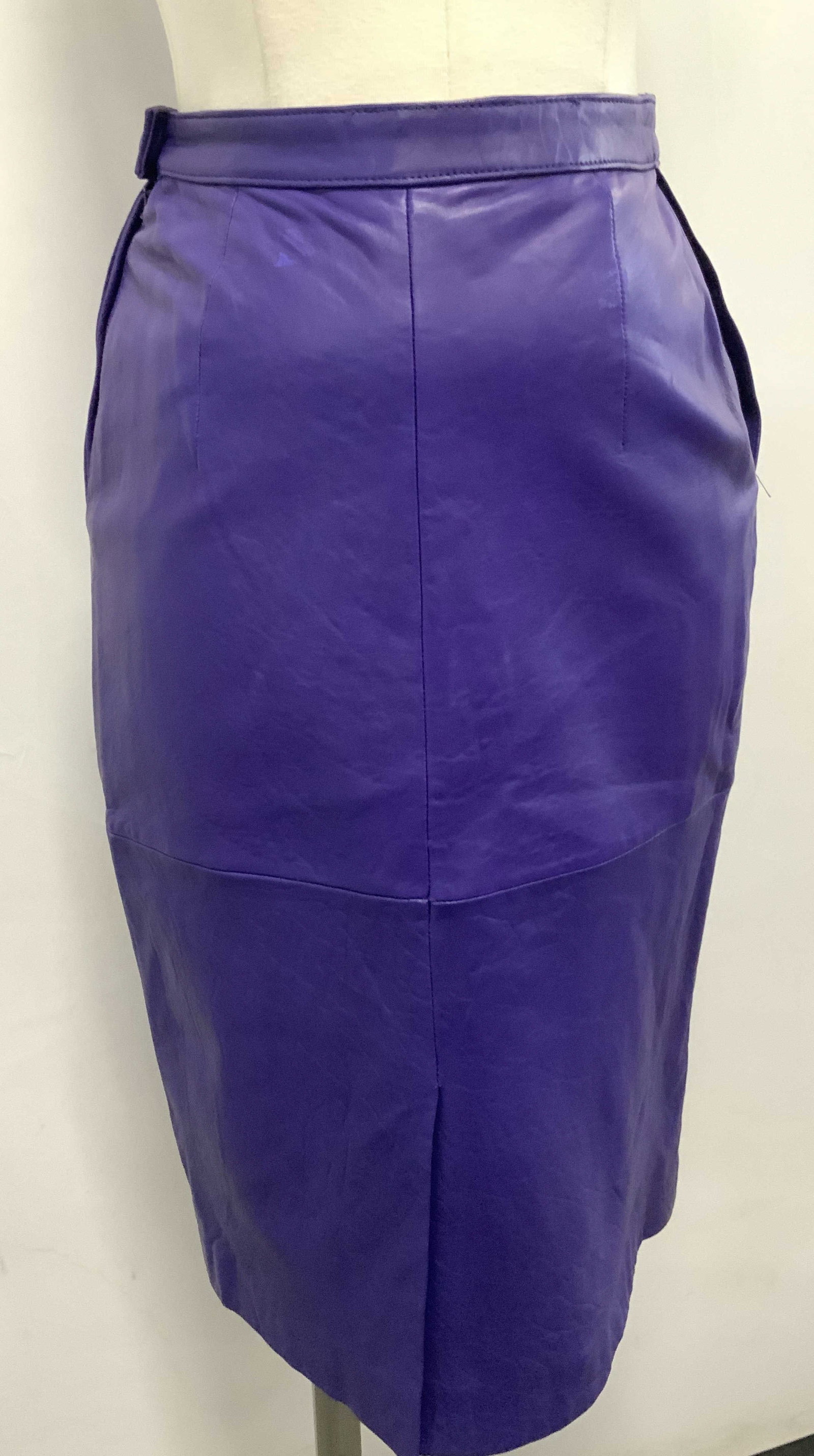 Danielle Leather Skirt W Pockets: Marked on tag Danielle, genuine leather shell and nylon lining. Size 5/6 button on sides and side pockets. Waist measures 13 inches across, hip measures 17 inches wide and bottom hemline 20 inches acr
