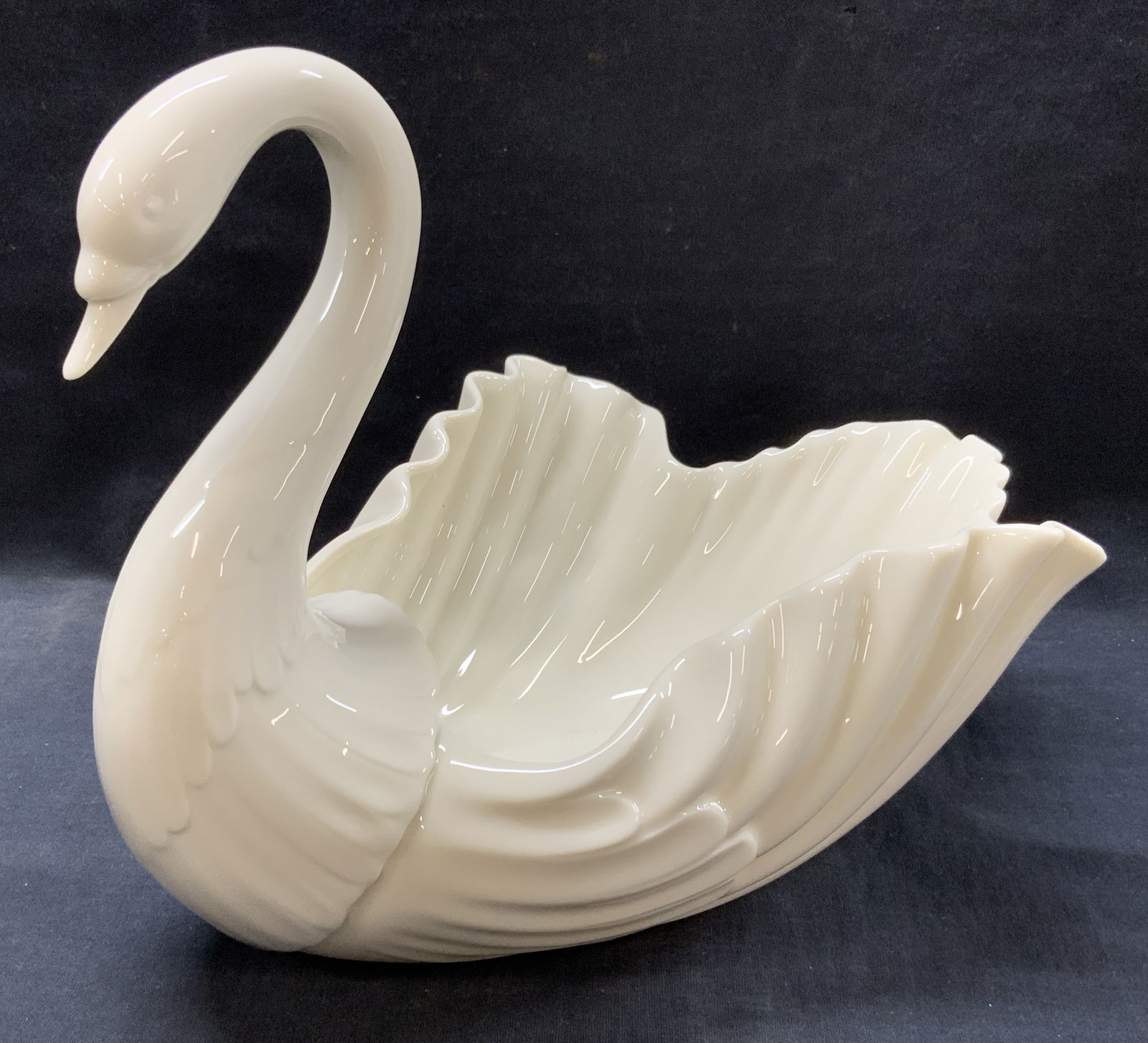 Lenox Porcelain Swan Vessel W Nelmor Box (1 of 8)