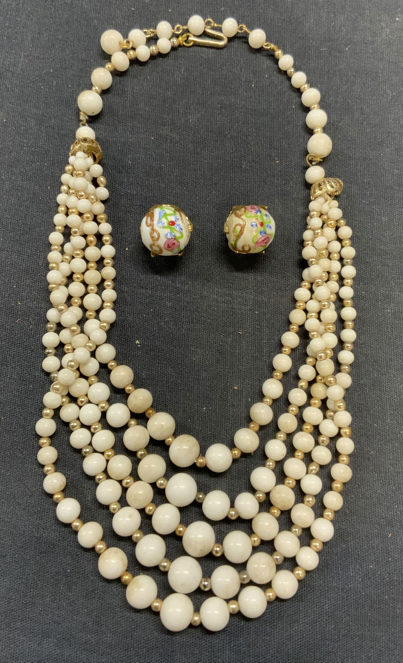 Lot 2 White Beaded Necklace & Earrings (1 of 6)
