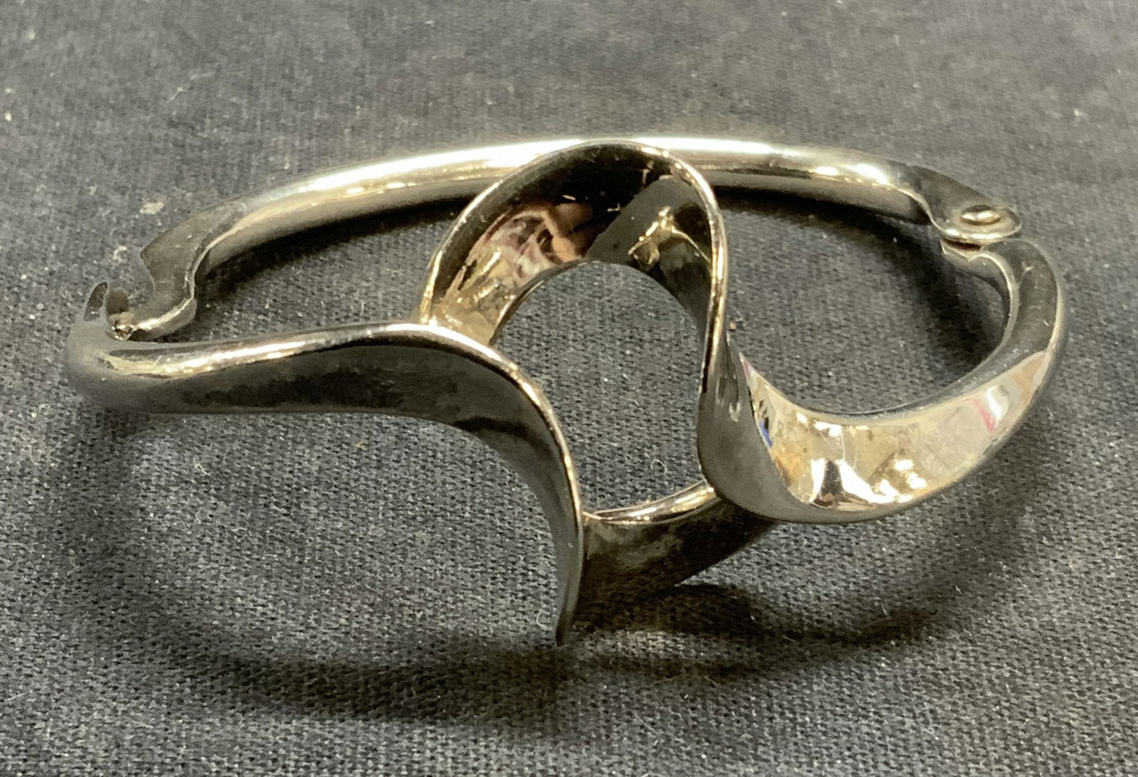 Silver Tone Modernist Bracelet (1 of 6)