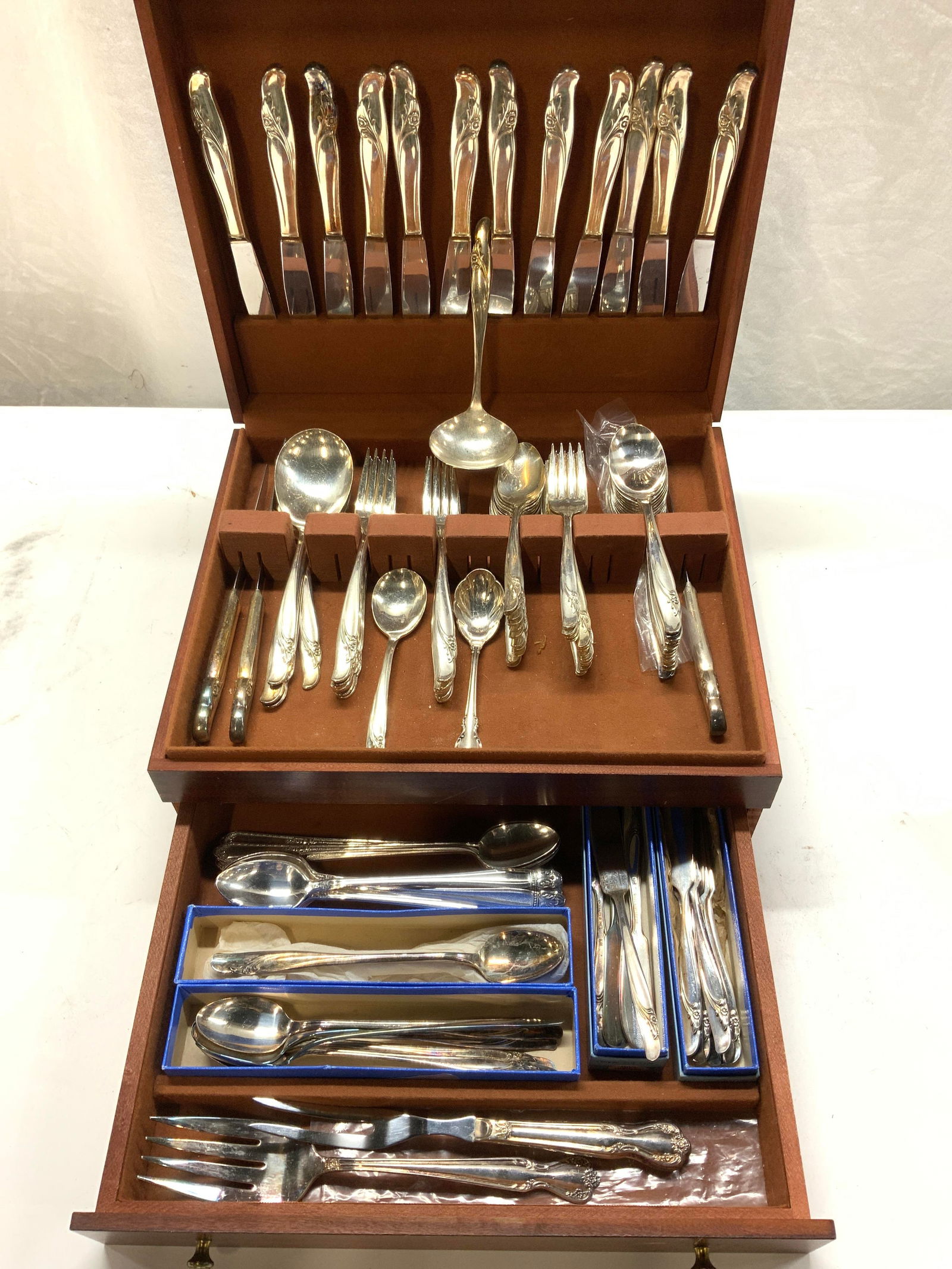 MC Rogers & Bros Silver Plate Flatware 123 (1 of 9)