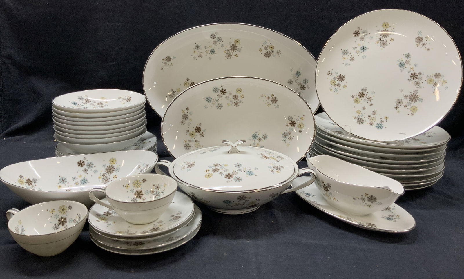 Set 35  NORITAKE Porcelain Dishes, Japan (1 of 14)